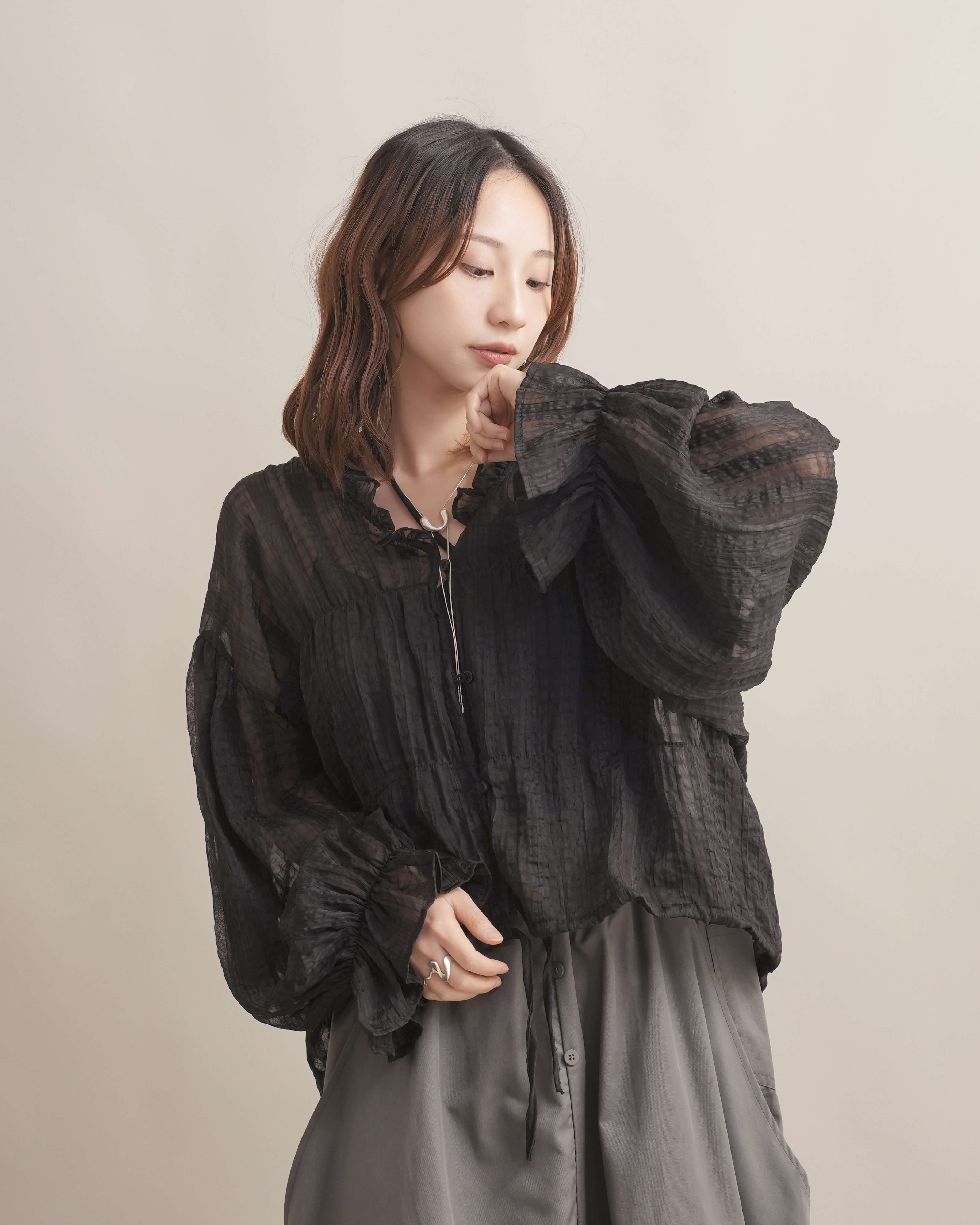 060301 小眾設計款! 透感開襟襯衫 - 黑
