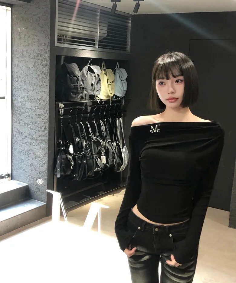 【現貨】韓國 MUCENT 刺繡一字領上衣 平口 露肩 薄長袖 4色