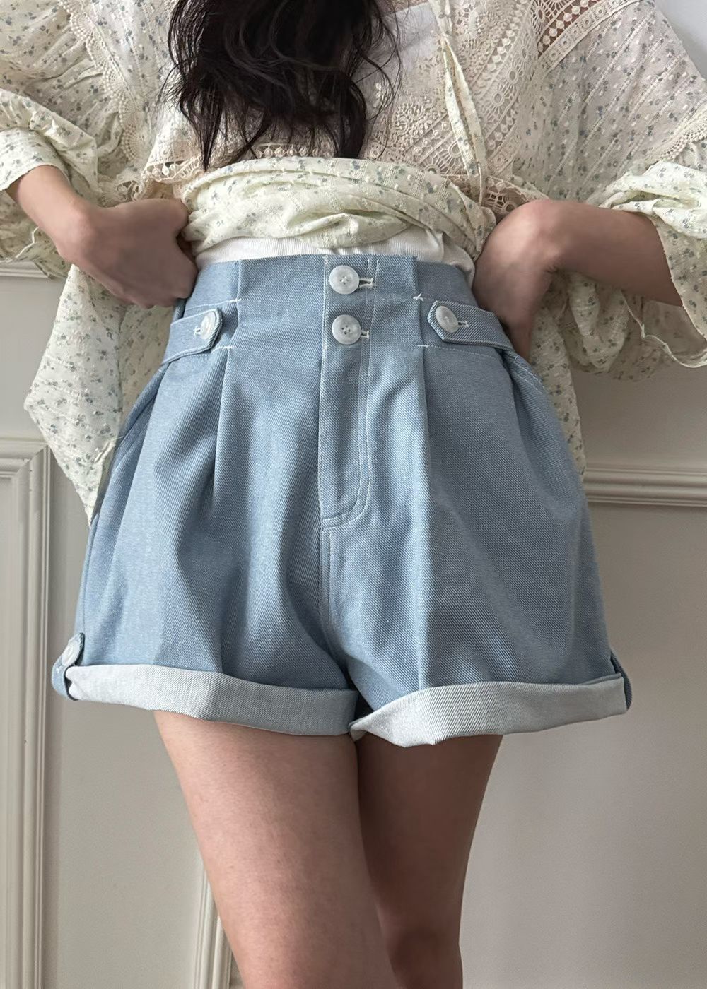 【現貨】高腰翻摺牛仔短褲｜立體剪裁・顯腿長設計款