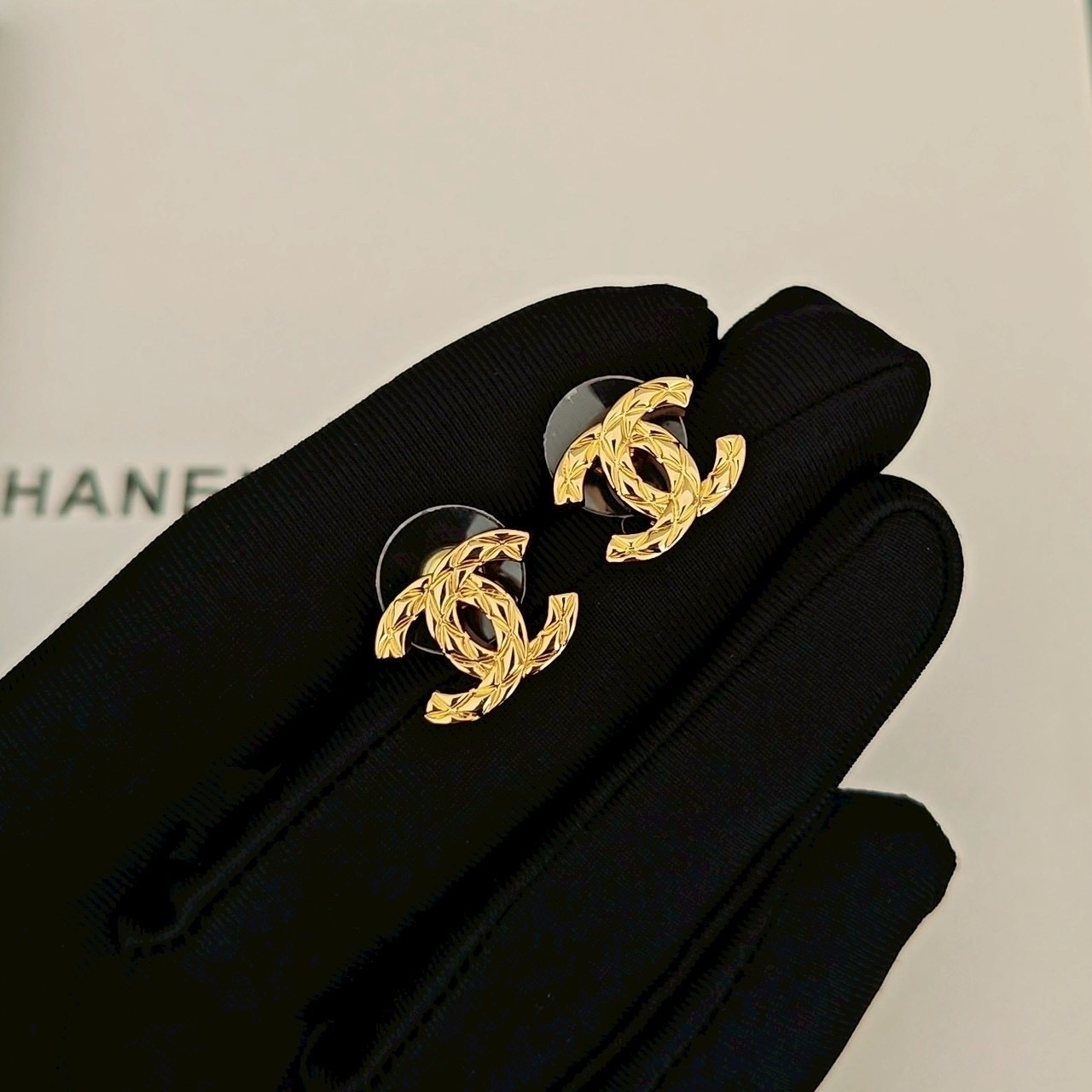 18k 香奶奶26p”金菱格雙c高奢定製耳釘