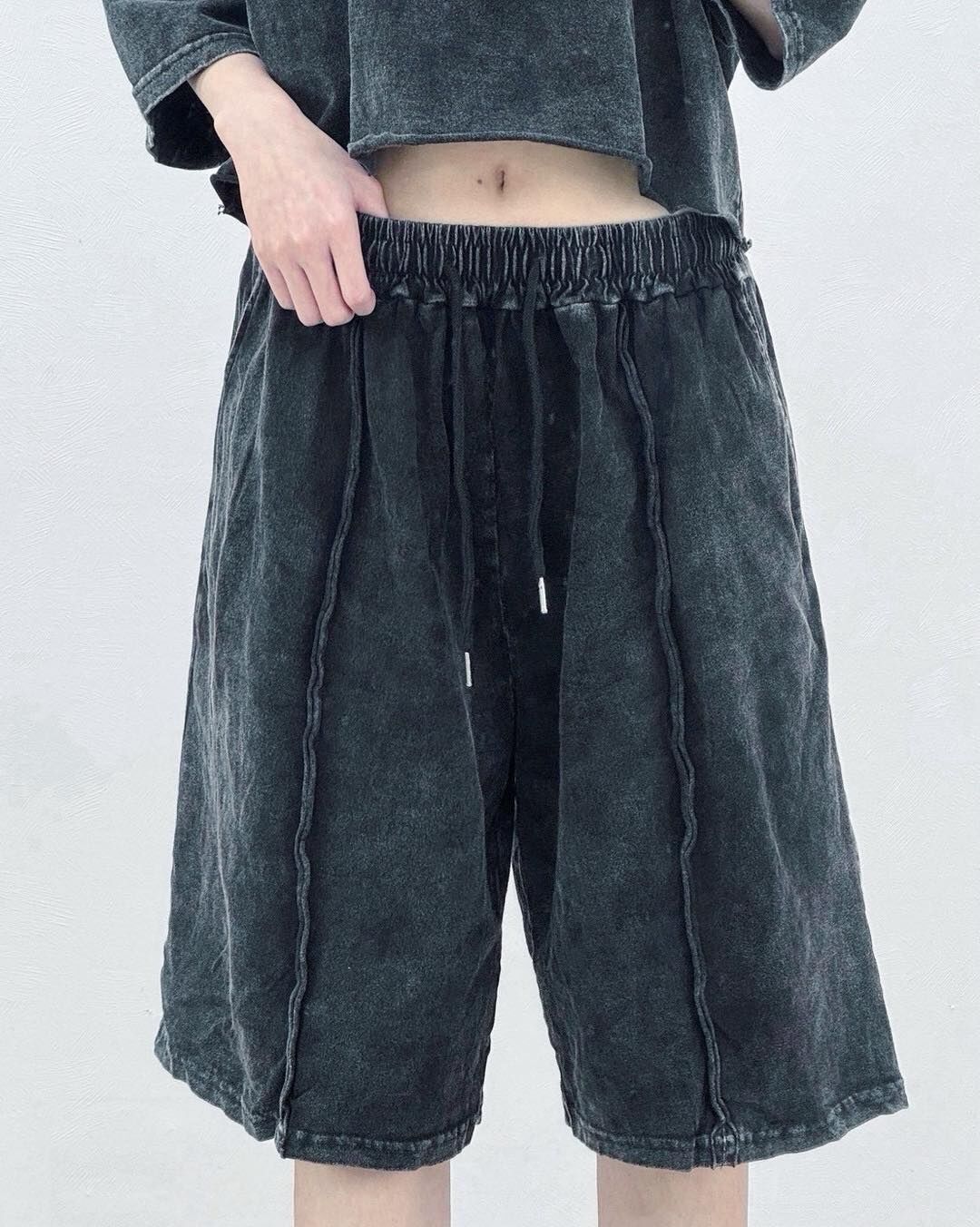 【時髦運動風水洗車線造型5分寬褲】（預購）