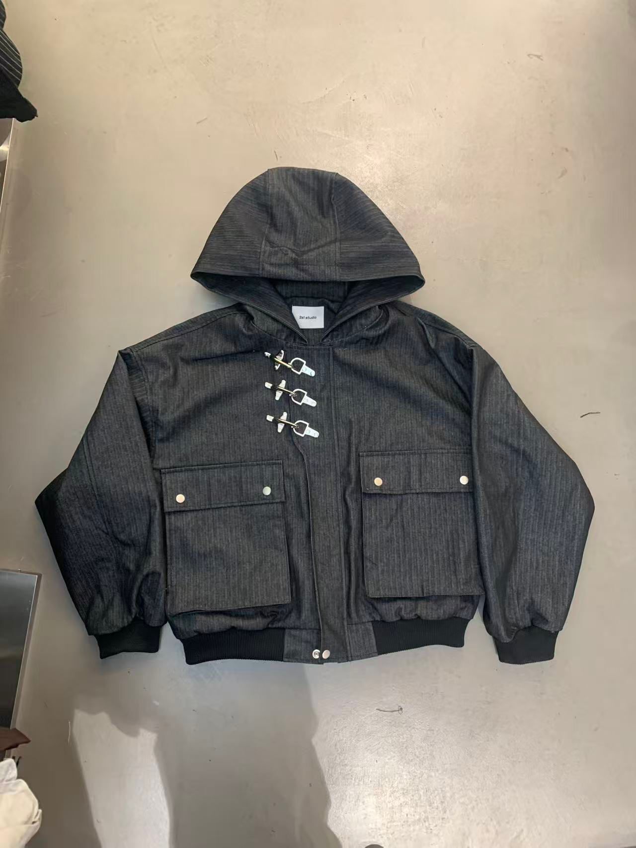 暗直紋連帽拉鍊外套 2S1-016JK