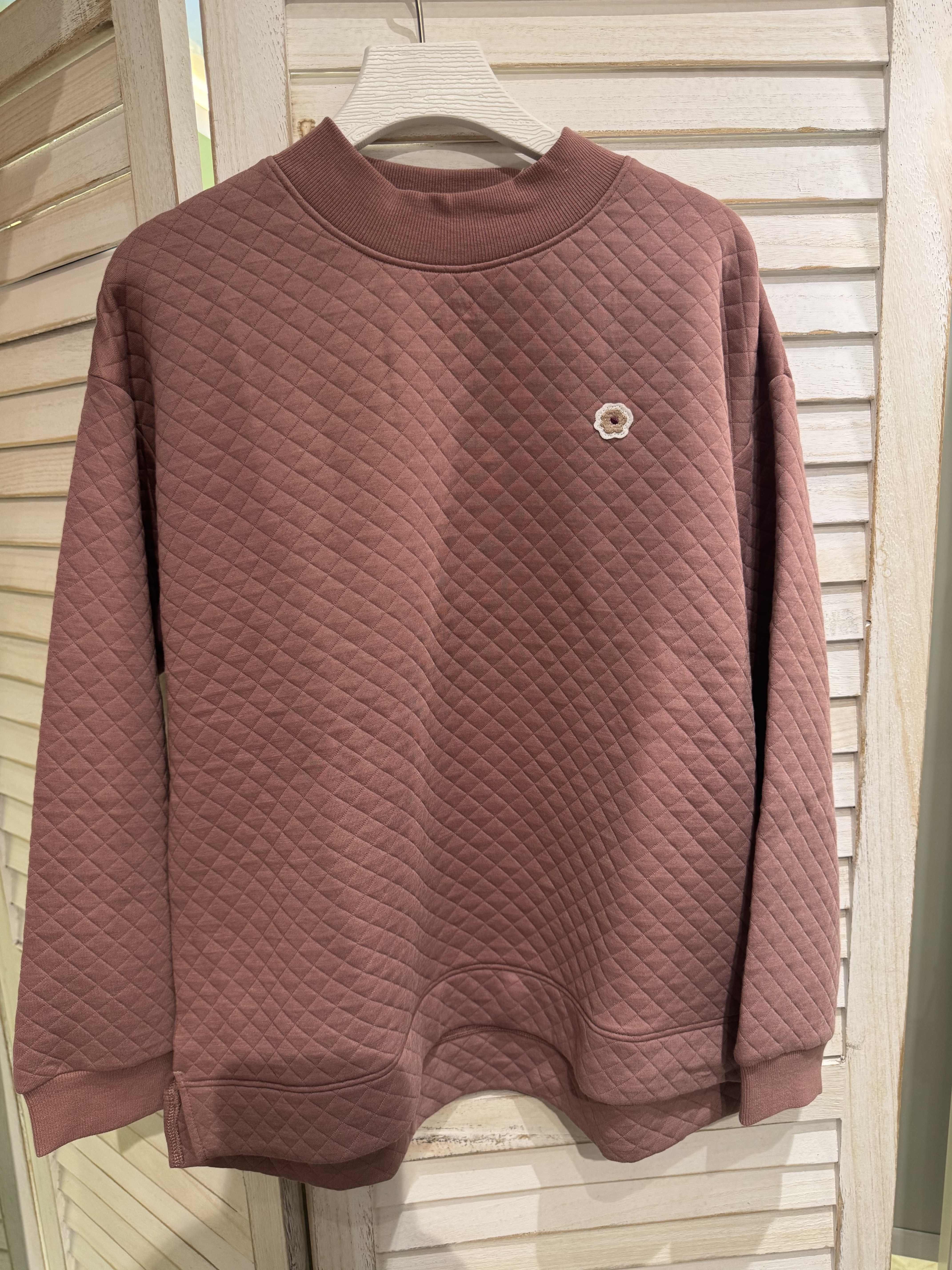 日牌薄身小格仔上衣