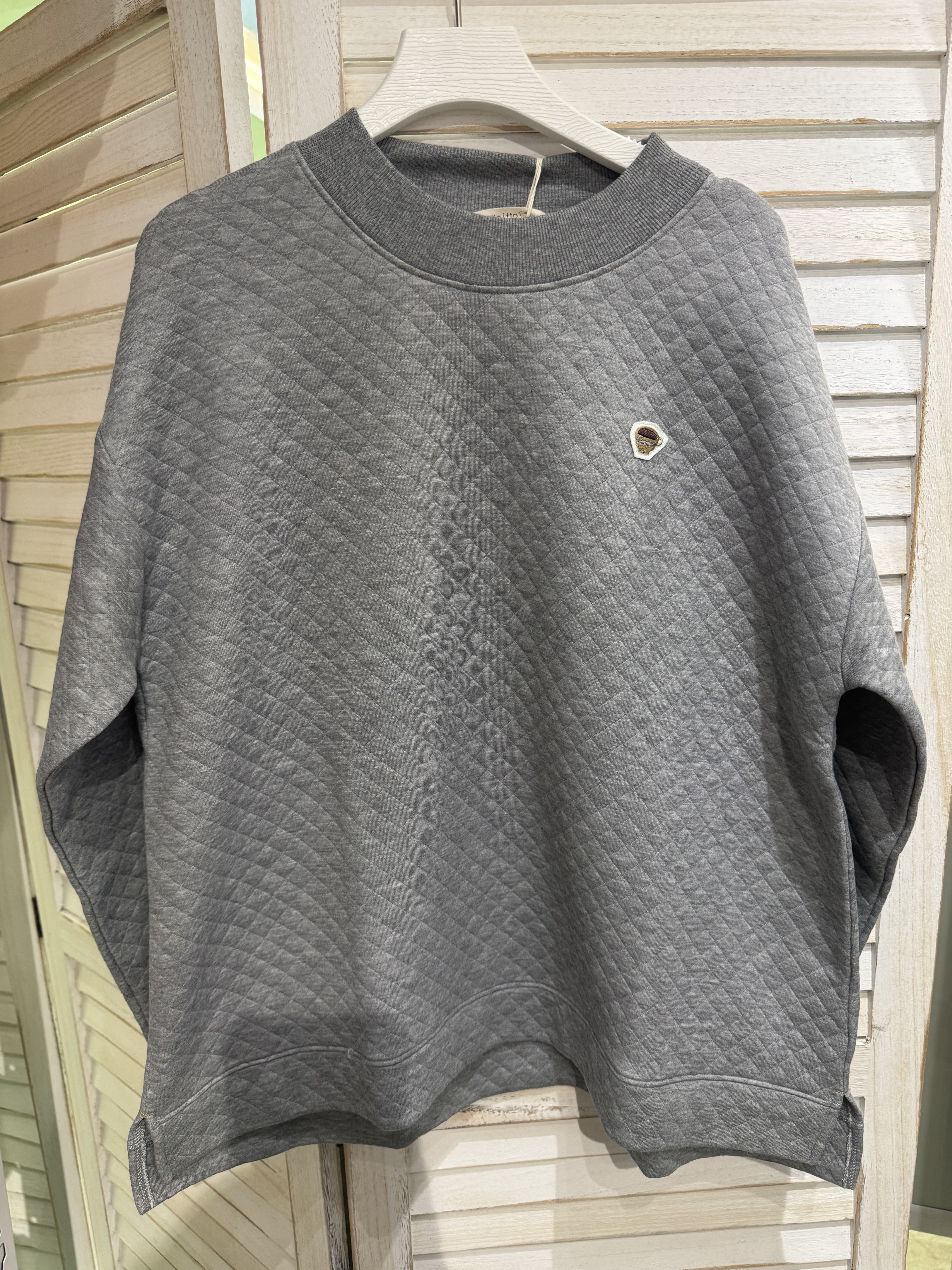 日牌薄身小格仔上衣