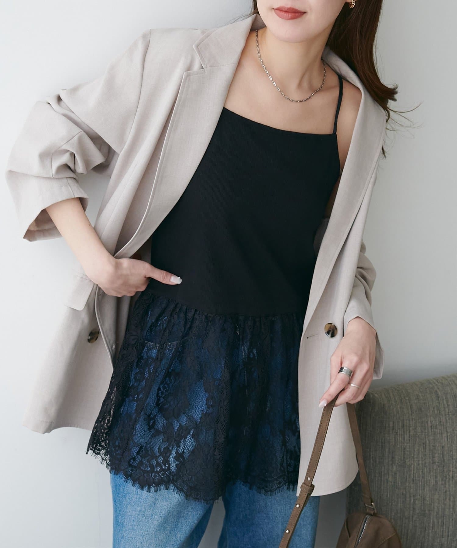 DISCOAT(ディスコート)  【+1で即着映え!】裾レース切替キャミ黑（DCZ1061206A0028）