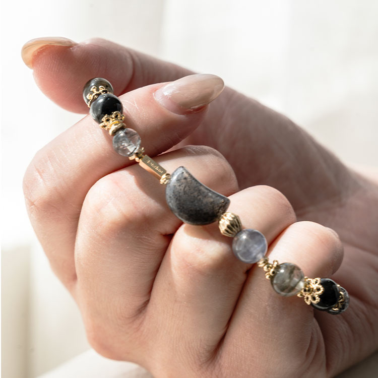 藍玫瑰：骨幹黑太陽｜千層黑幽靈｜堇青石｜閃靈鑽｜金運石