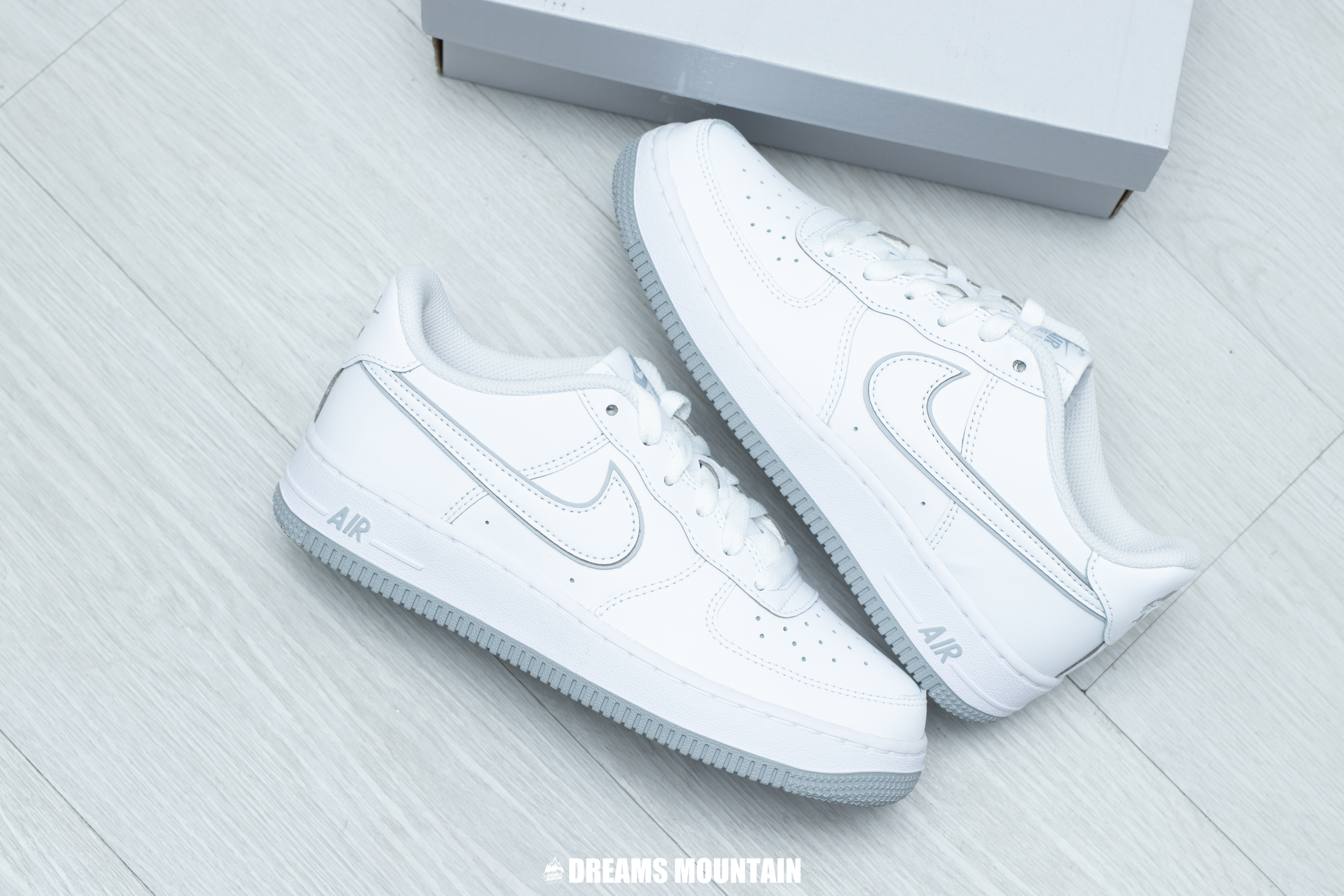 【預訂】NIKE AIR FORCE  1 LOW "再次復出"全白灰底-GS
