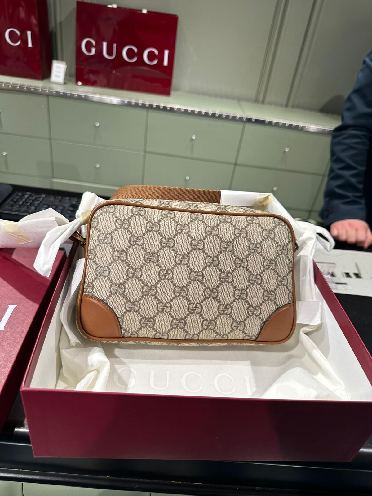 LYS01453 Gucci GG Emblem 相機袋