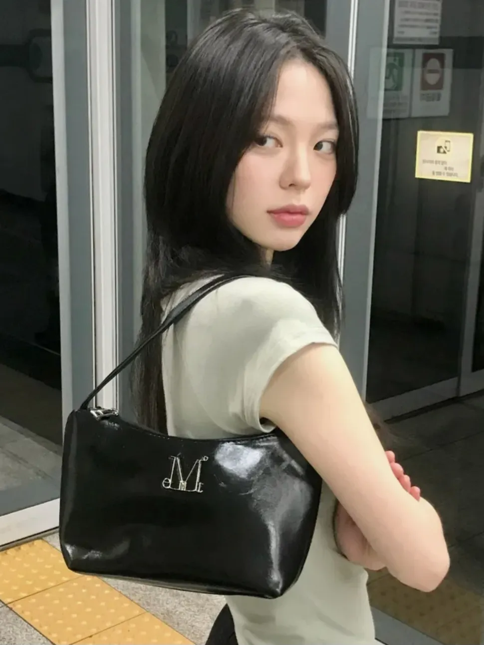 🇰🇷韓國 MUCENT 金屬Logo 肩背包 黑