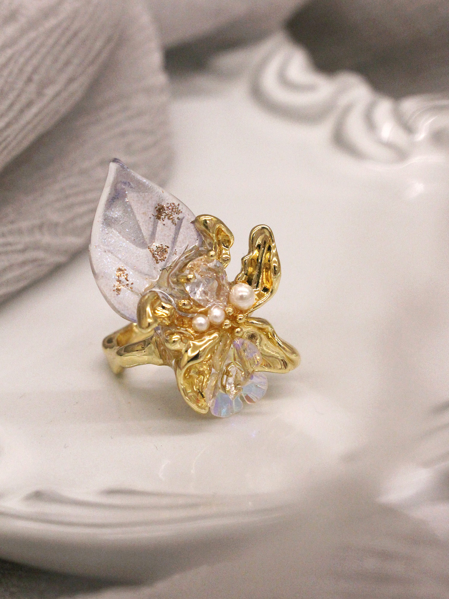 溫開水金色碎光。MUCHAT手作14KGP鋯石花葉戒指