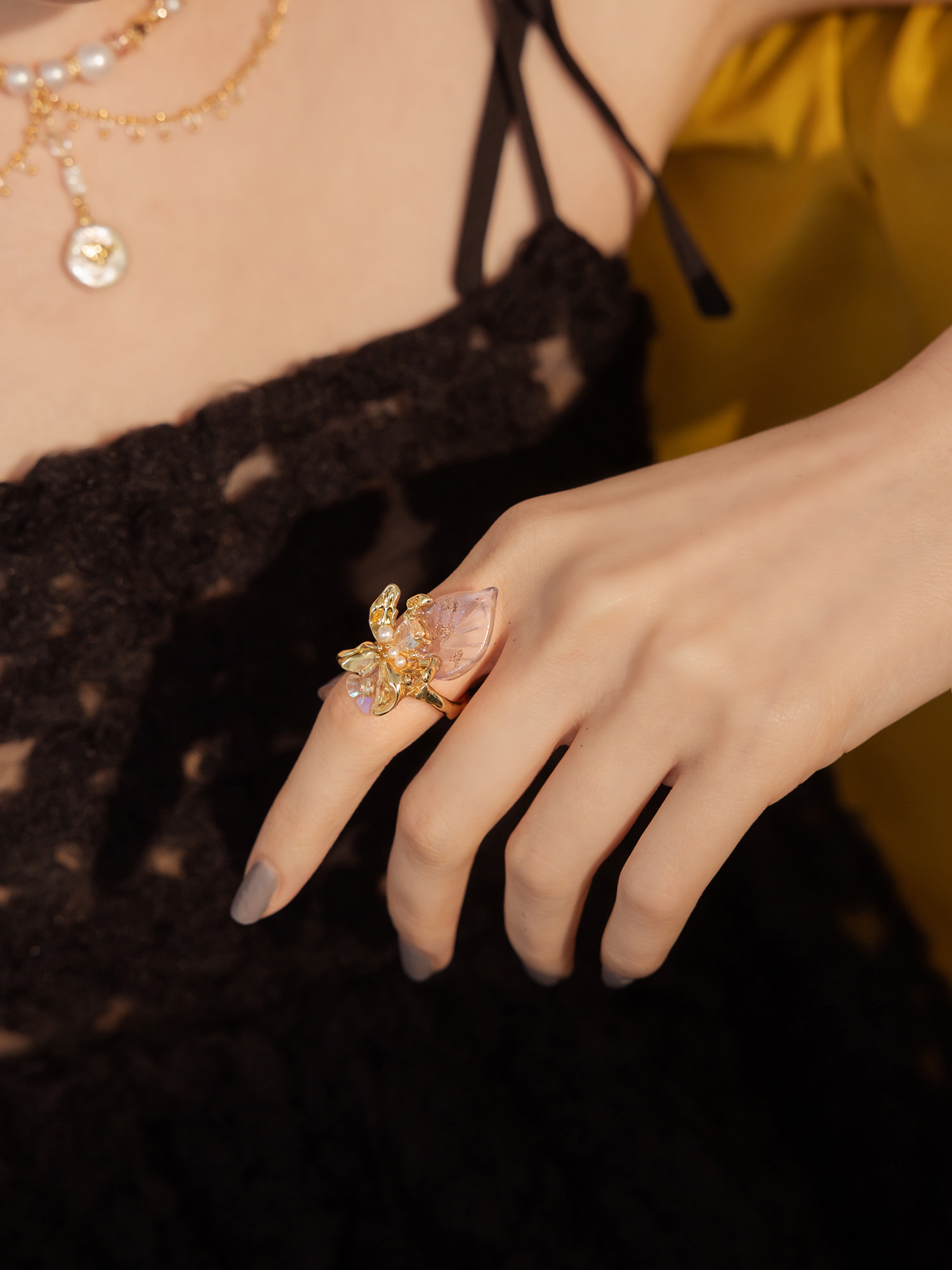 溫開水金色碎光。MUCHAT手作14KGP鋯石花葉戒指