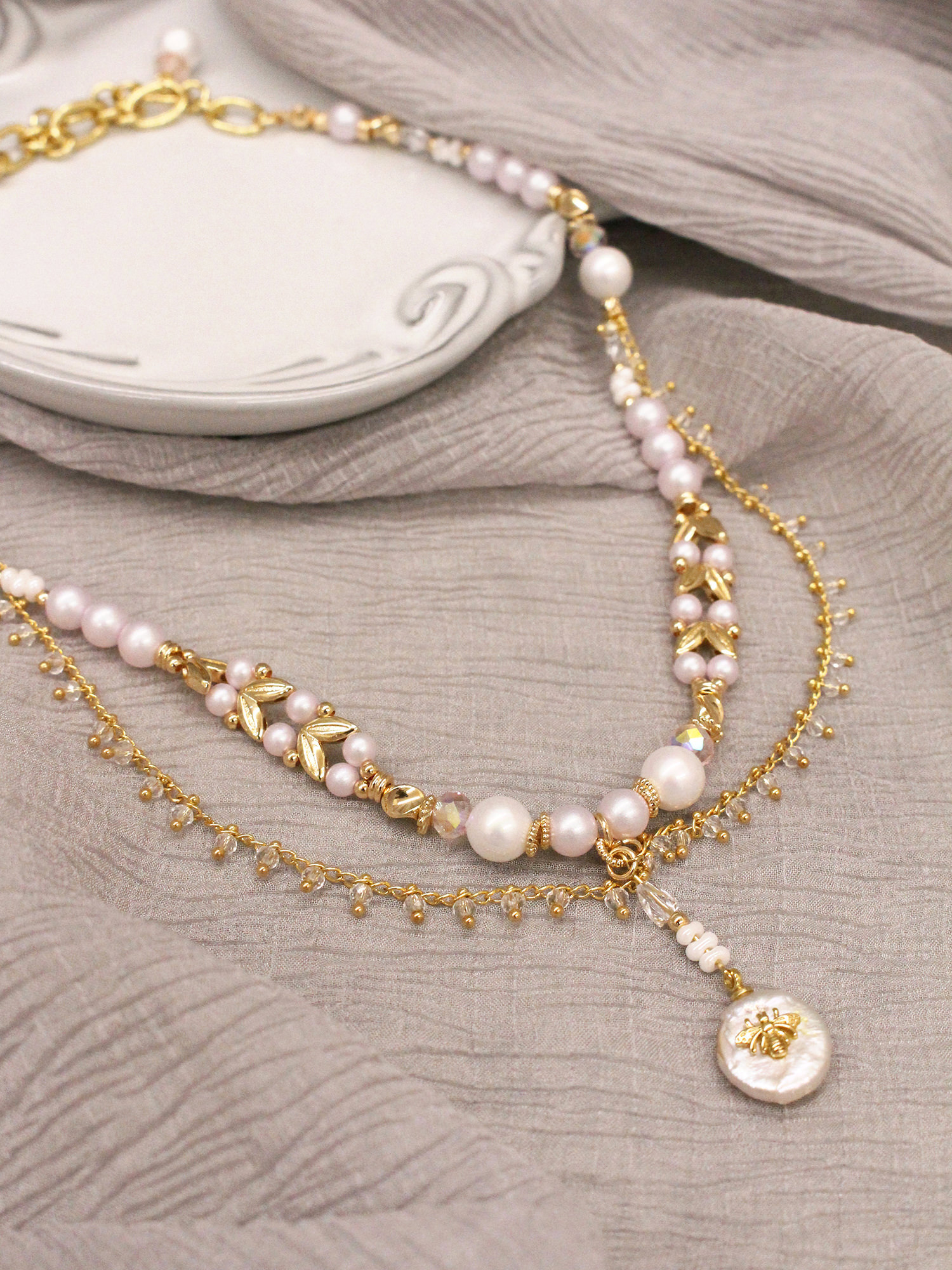 溫開水金色碎光。MUCHAT手作14+18KGP天然珍珠蜜蜂項鍊