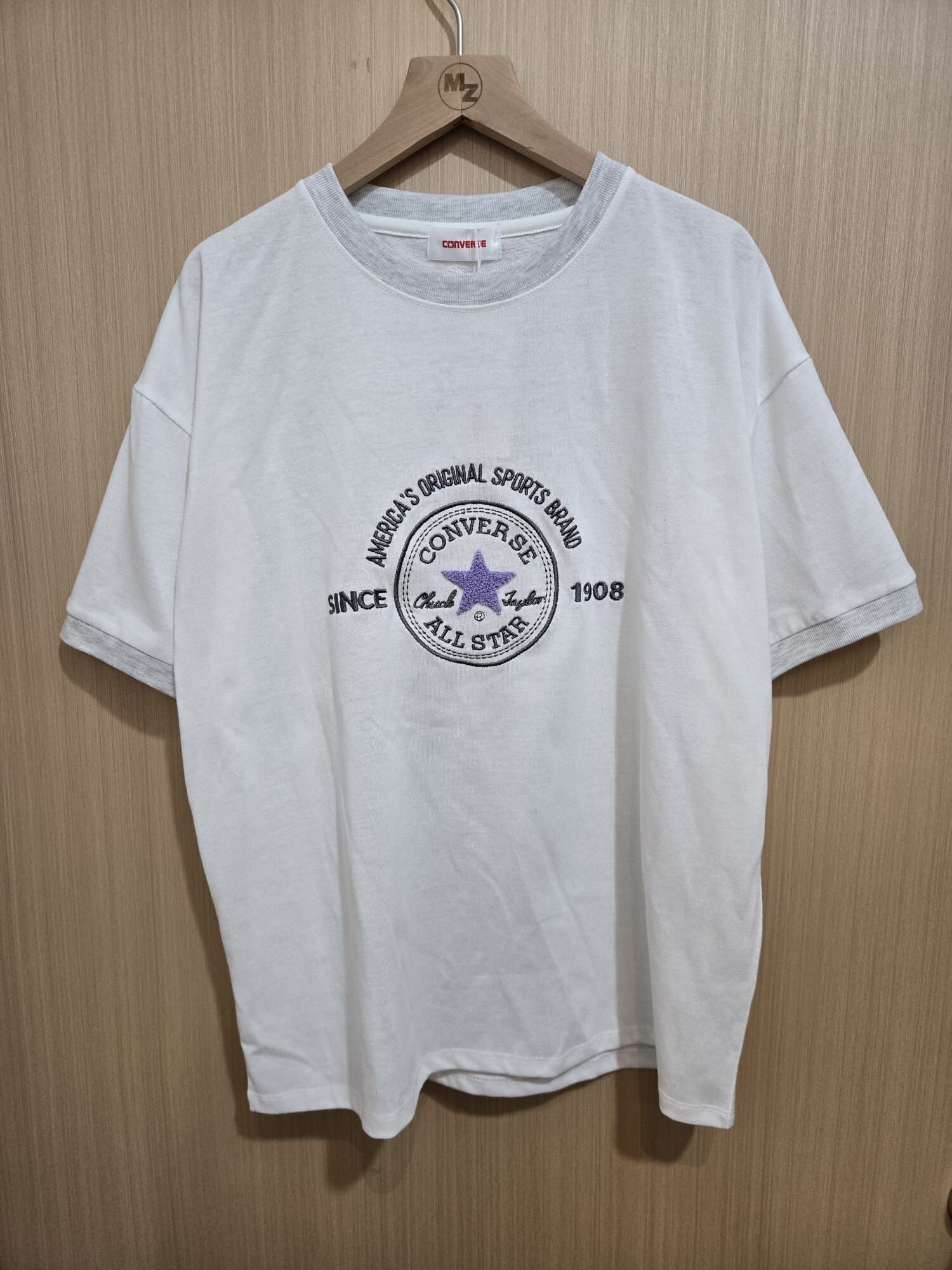 CON 刺繡 毛毛星 圓LOGO TOP