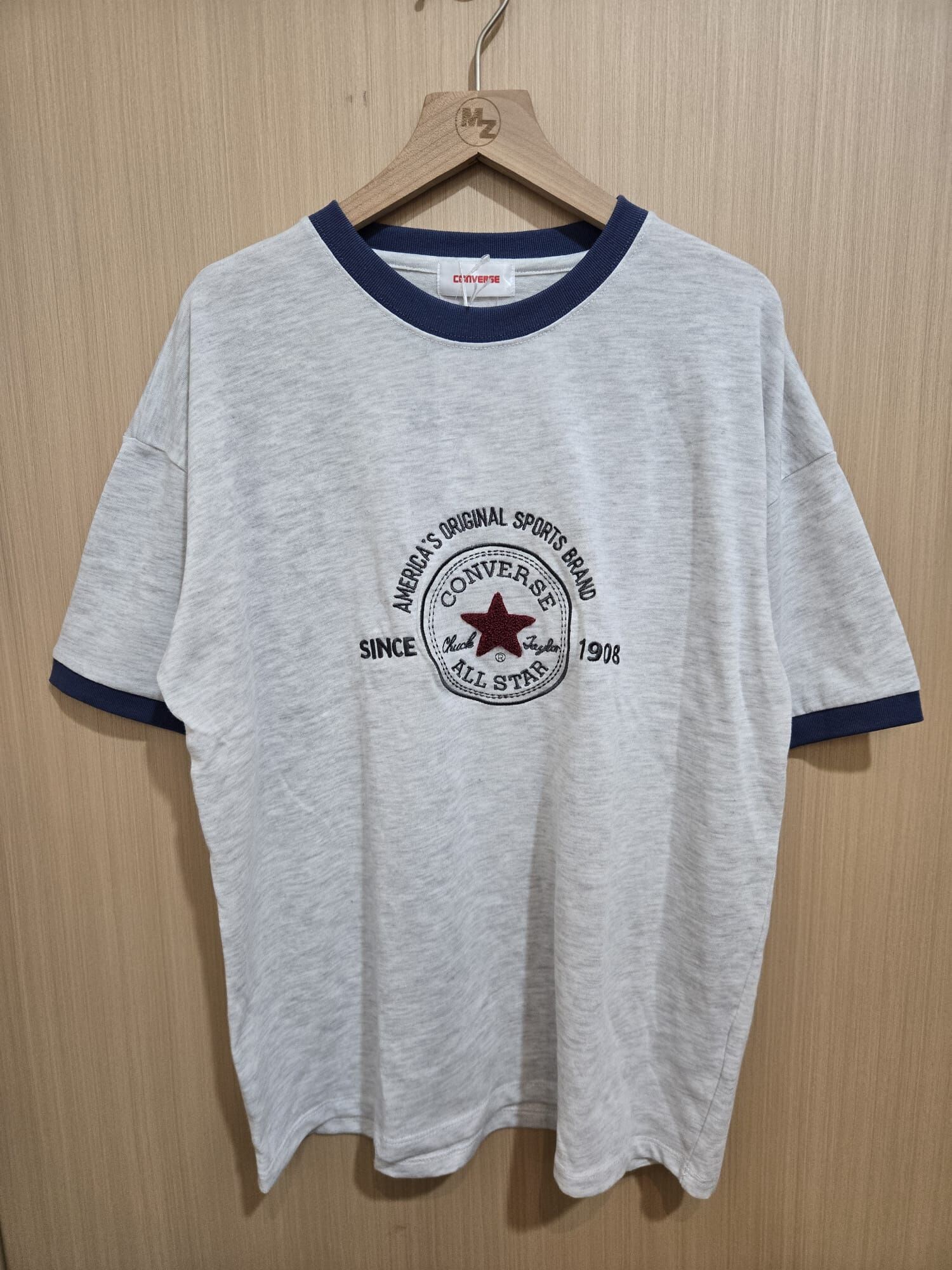 CON 刺繡 毛毛星 圓LOGO TOP