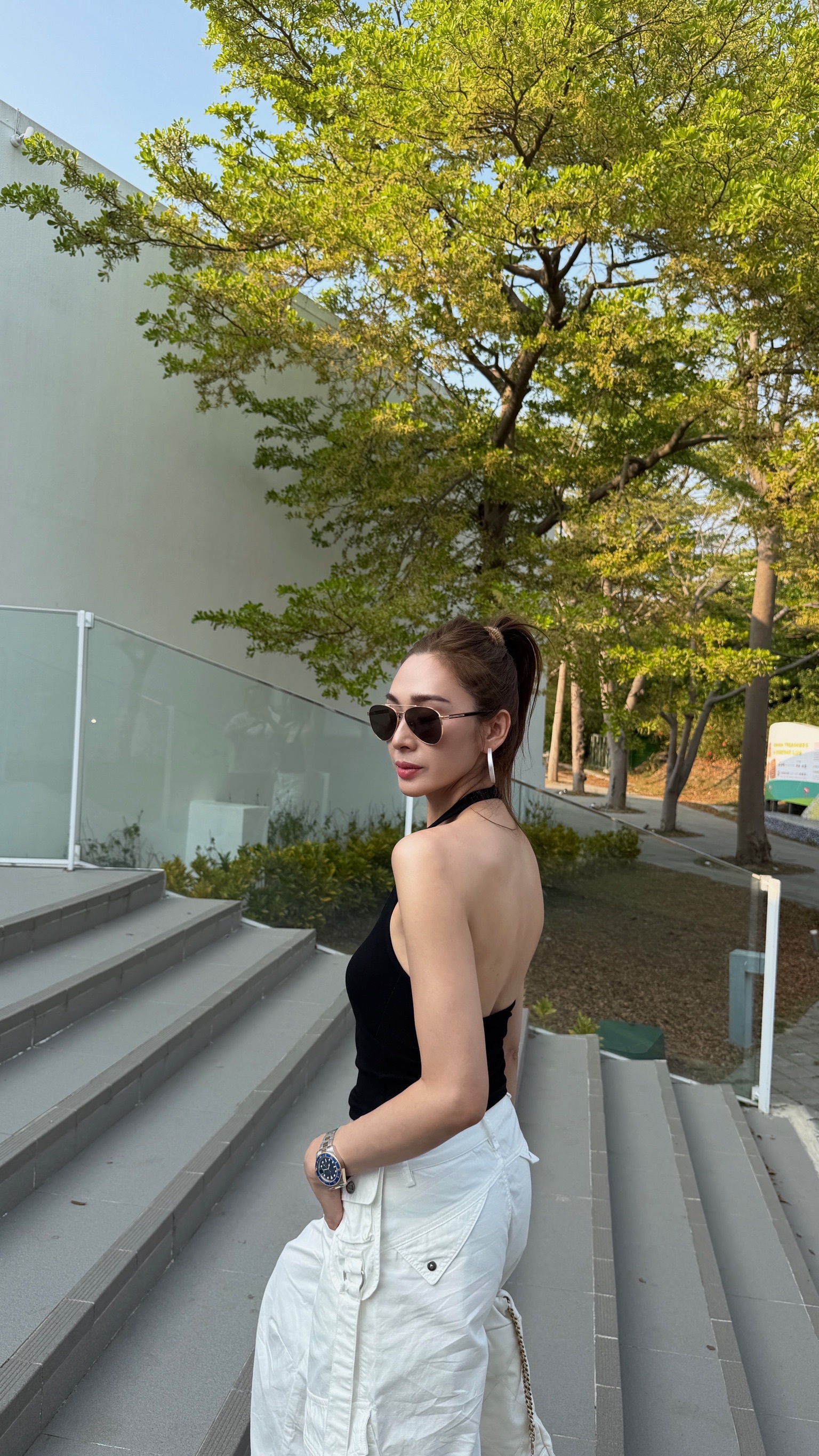 繞頸美背小可愛