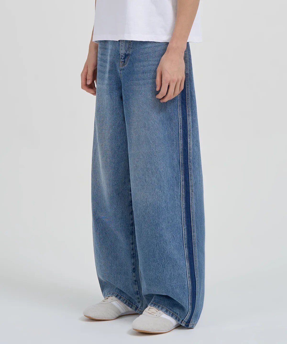 【OWN】TOFFEE 牛仔褲 側邊 線條 設計 寬褲 新品 韓系 四季 不分男女 13oz 黑色 藍色