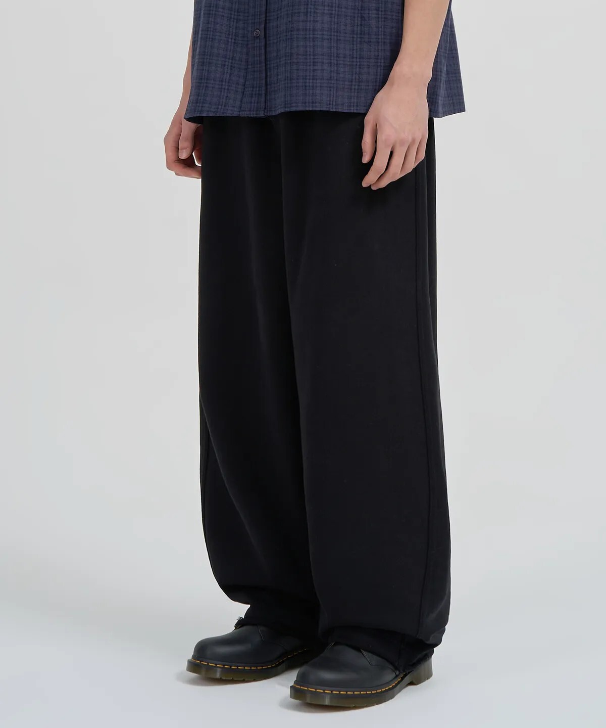 【OWN】TOFFEE 運動褲 寬鬆 闊腿 棉褲 捲邊 破損 鬆緊腰 寬褲 抽繩 新品 韓系 四季 不分男女 黑色 灰色