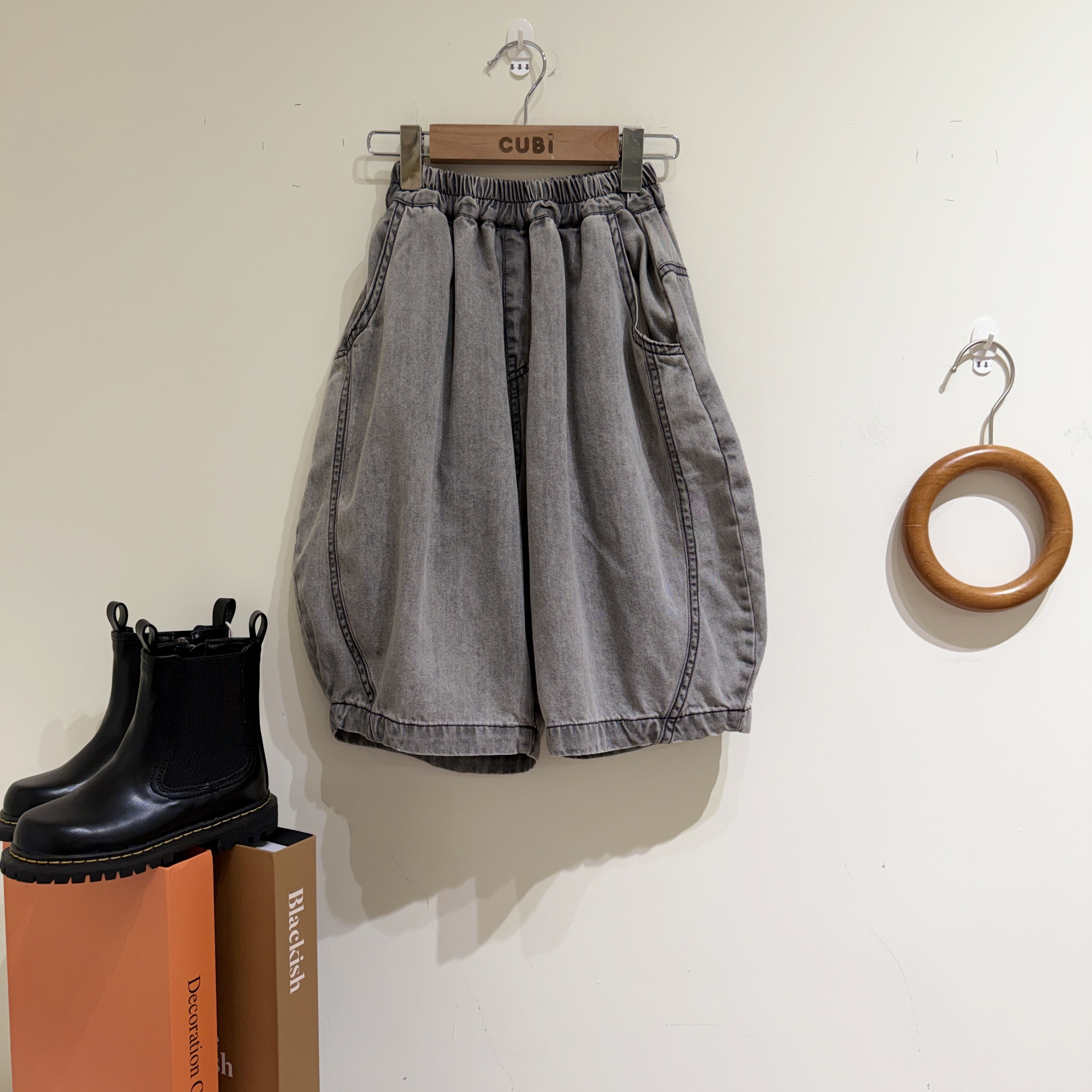 26夏 復古彎刀牛仔七分褲-刷白黑