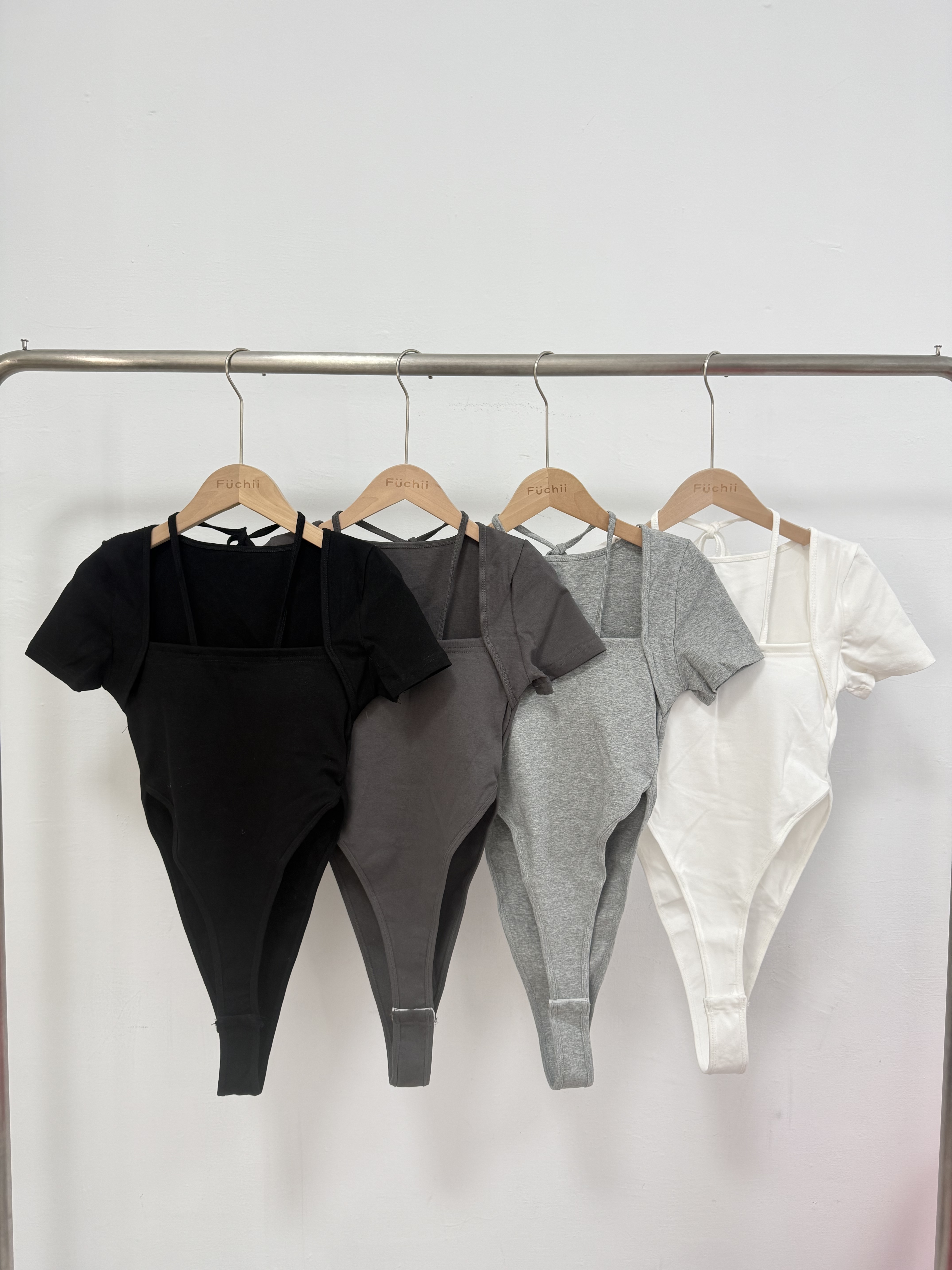 B39辣妹繞脖連體胸墊上衣