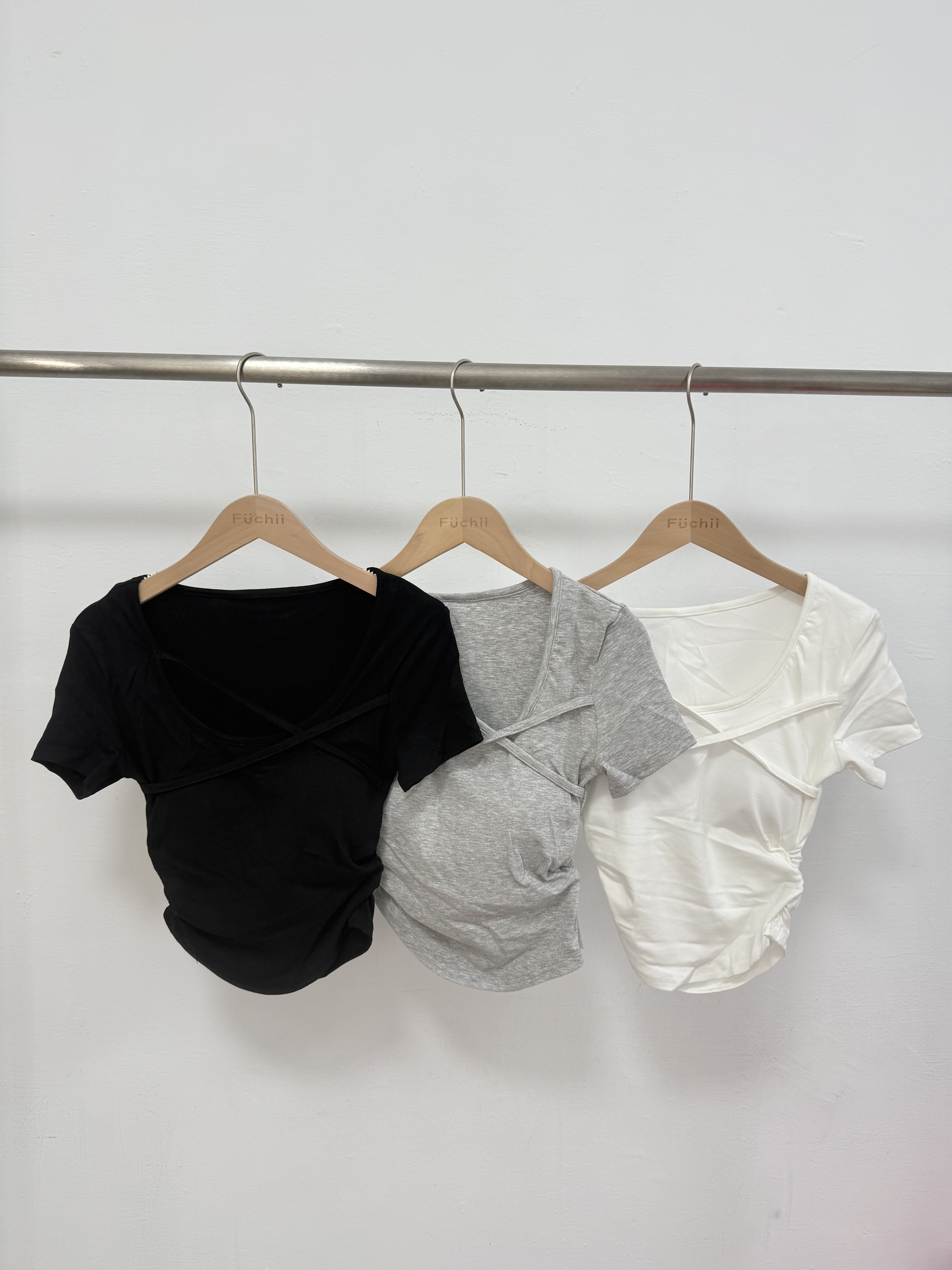 B49造型側抓皺胸墊上衣