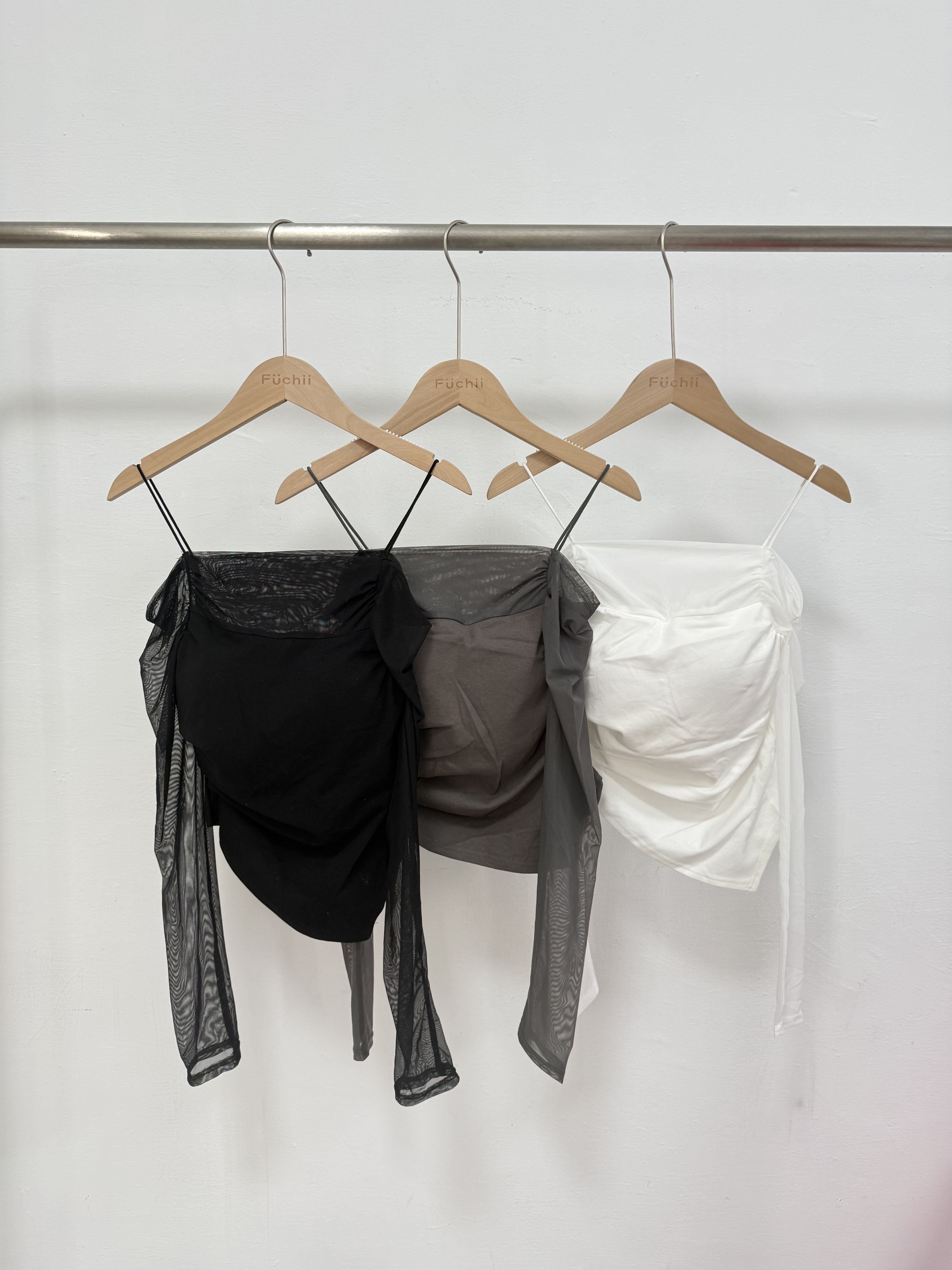 B28細肩長紗網胸墊上衣