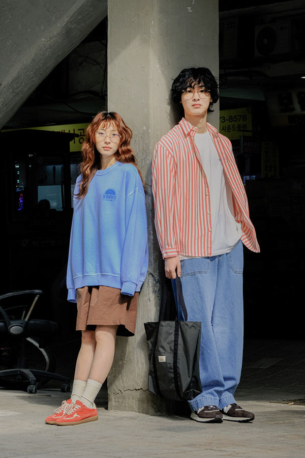 KAPPY DESIGN - SUNNY WINK PIGMENT 棉質大學TEE（天空藍）