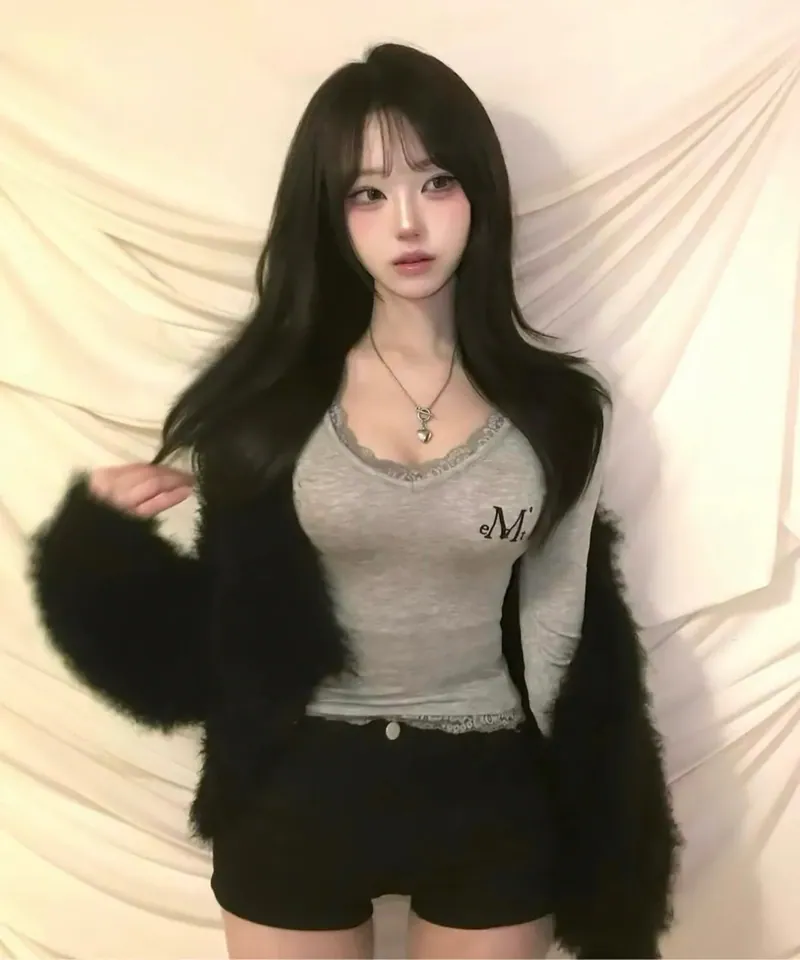 🇰🇷韓國 MUCENT 經典Logo 蕾絲V領長袖上衣(3colors)