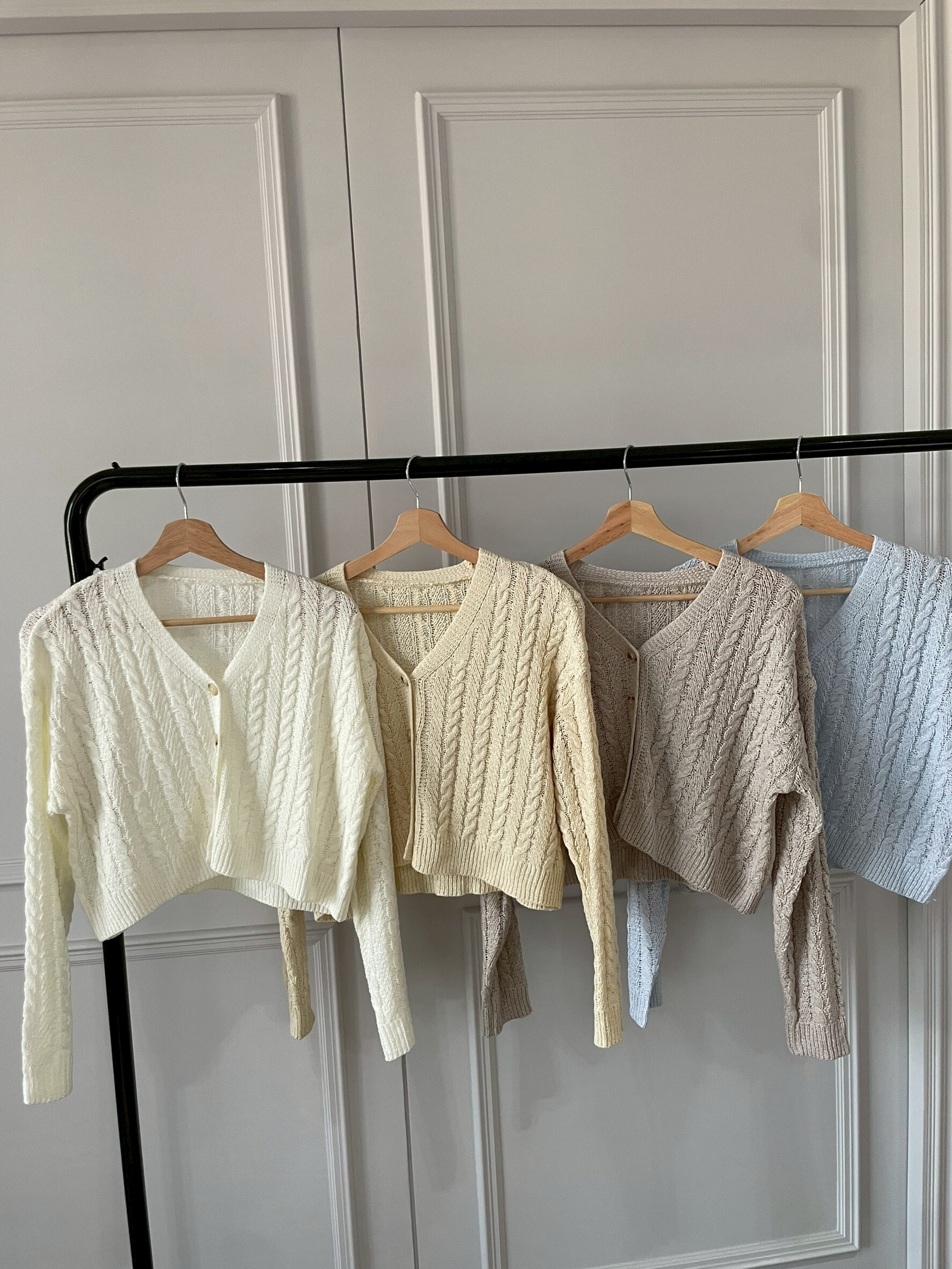 #AM05 麻花鉤織魟魚外罩（白/淺卡/淺藍/杏）