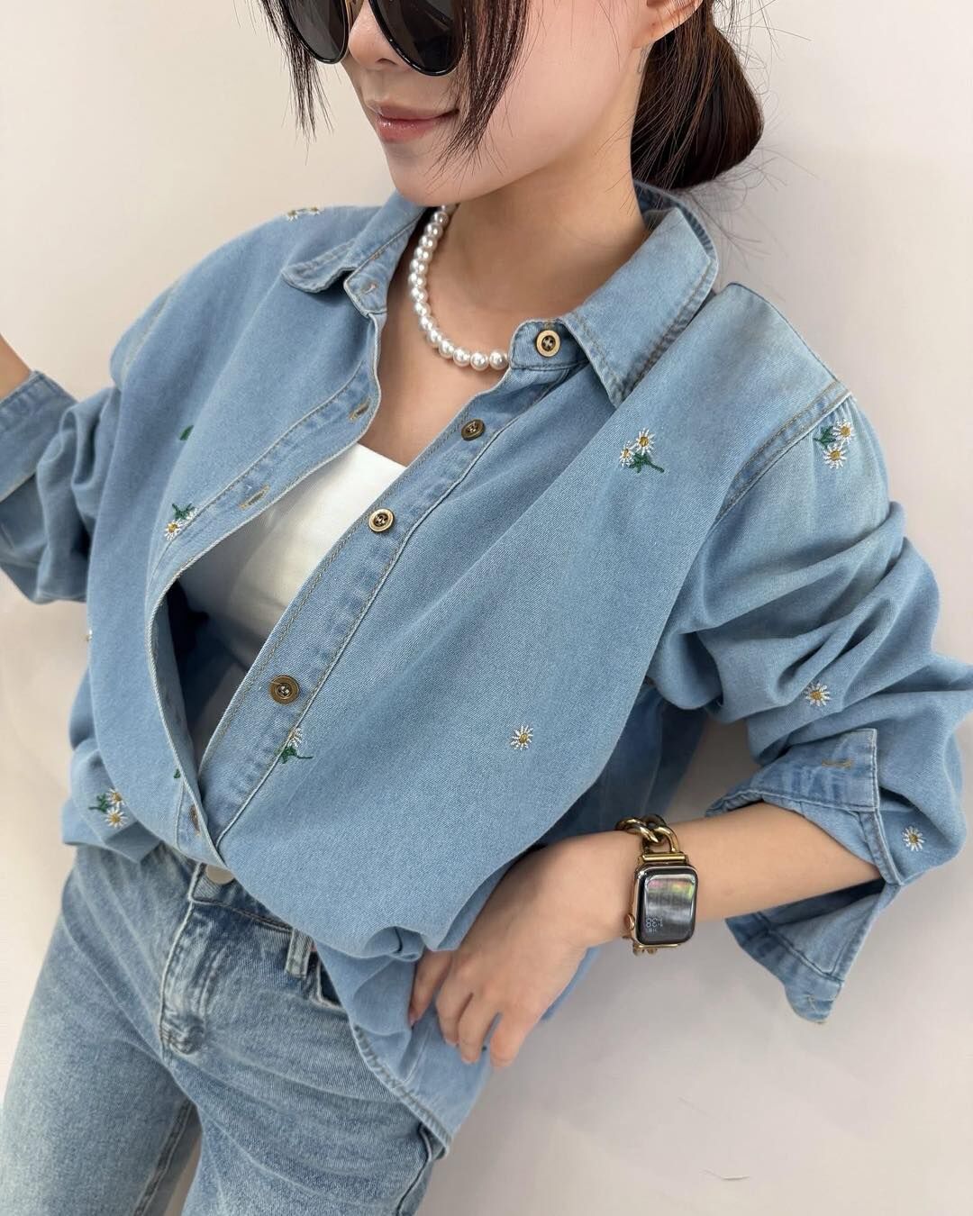 【質感小清新的小雛菊刺繡牛仔襯衫】（深藍現貨）