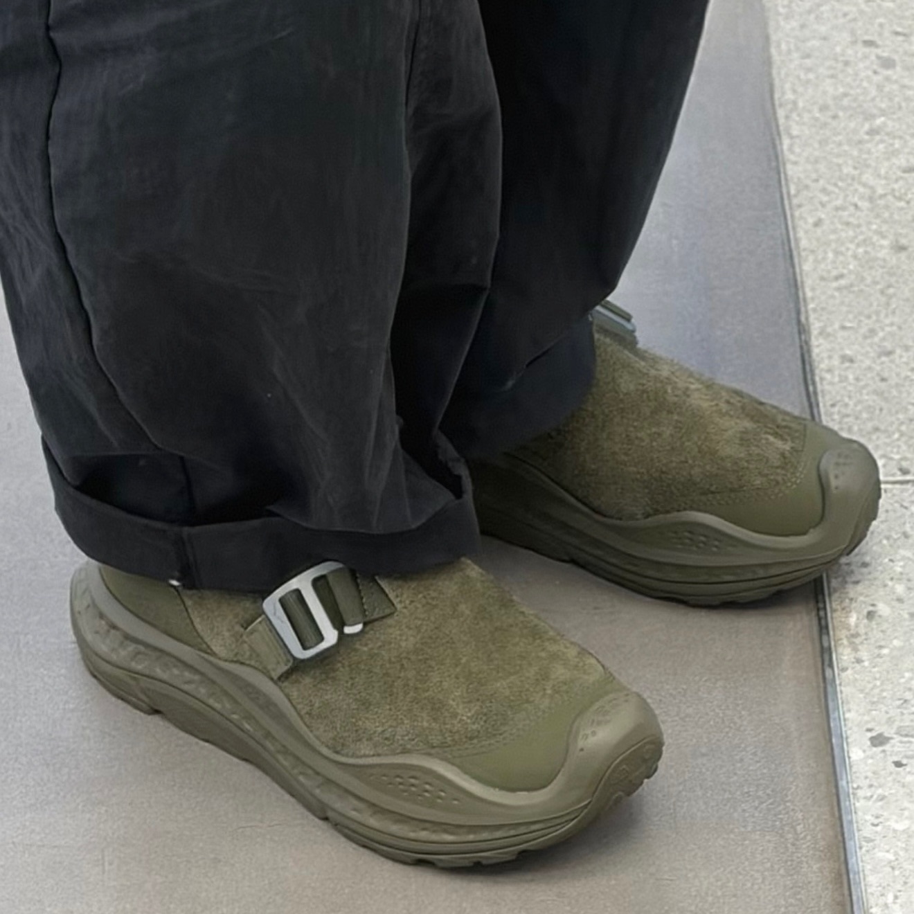 HOKA U ORA PRIMO EXT 橄欖綠 麂皮 恢復拖 麵包鞋 拖鞋 休閒 1168973-AQLV