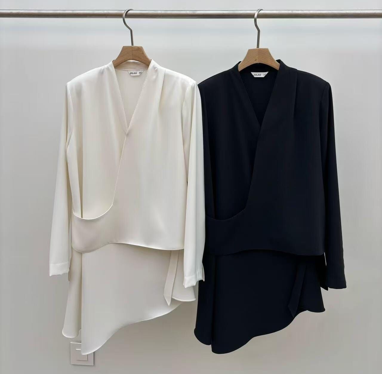 JU6003 不對稱包裹式鍛面剪裁上衣