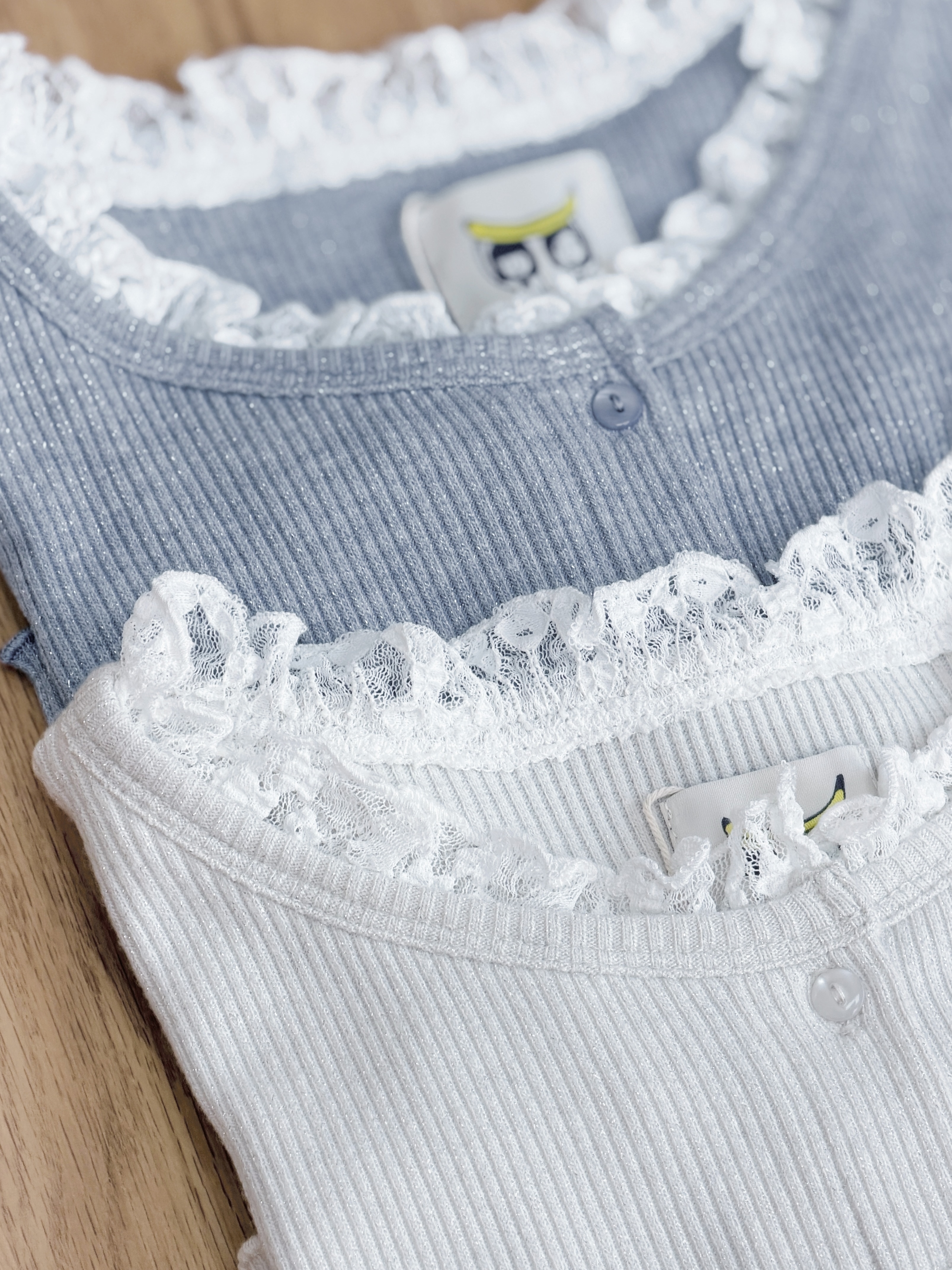 兩色 / 微閃蕾絲層次感短袖上衣 / Lurex Lace-Trimmed Layered Short Sleeve Top