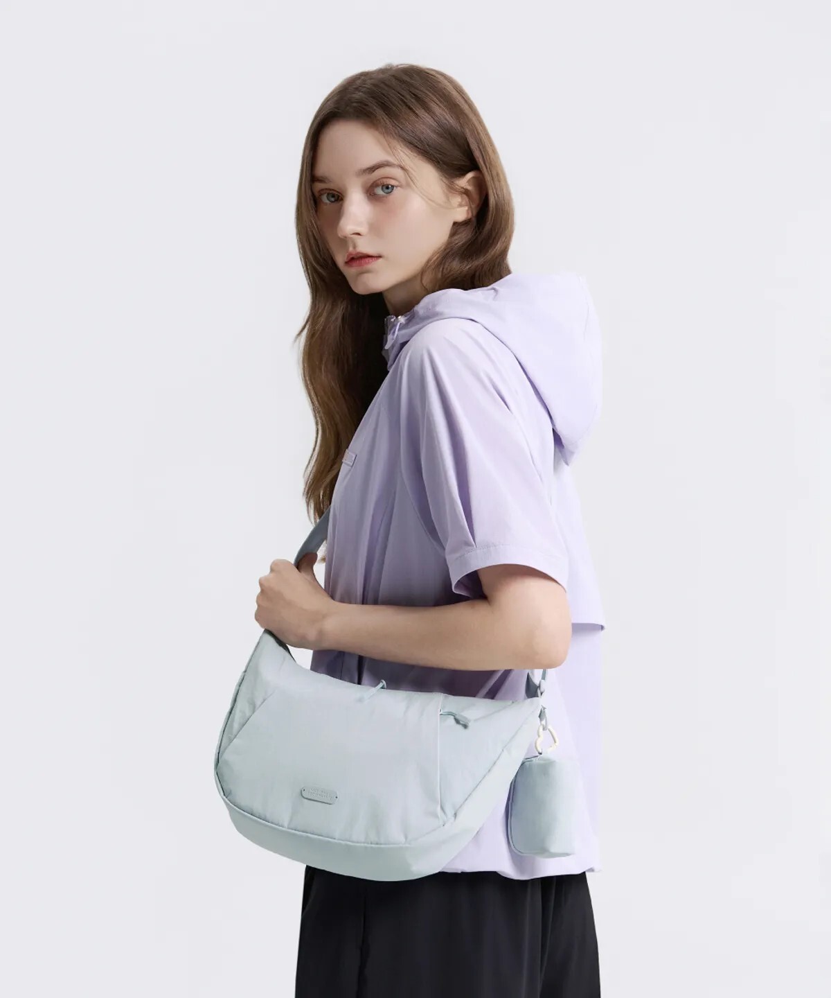 【OWN】NATIONAL GEOGRAPHIC 國家地理 側背包 輕量 半月包 大容量 多空間 肩背包 斜背包 不分男女 黑色 灰藍色 米色 粉色