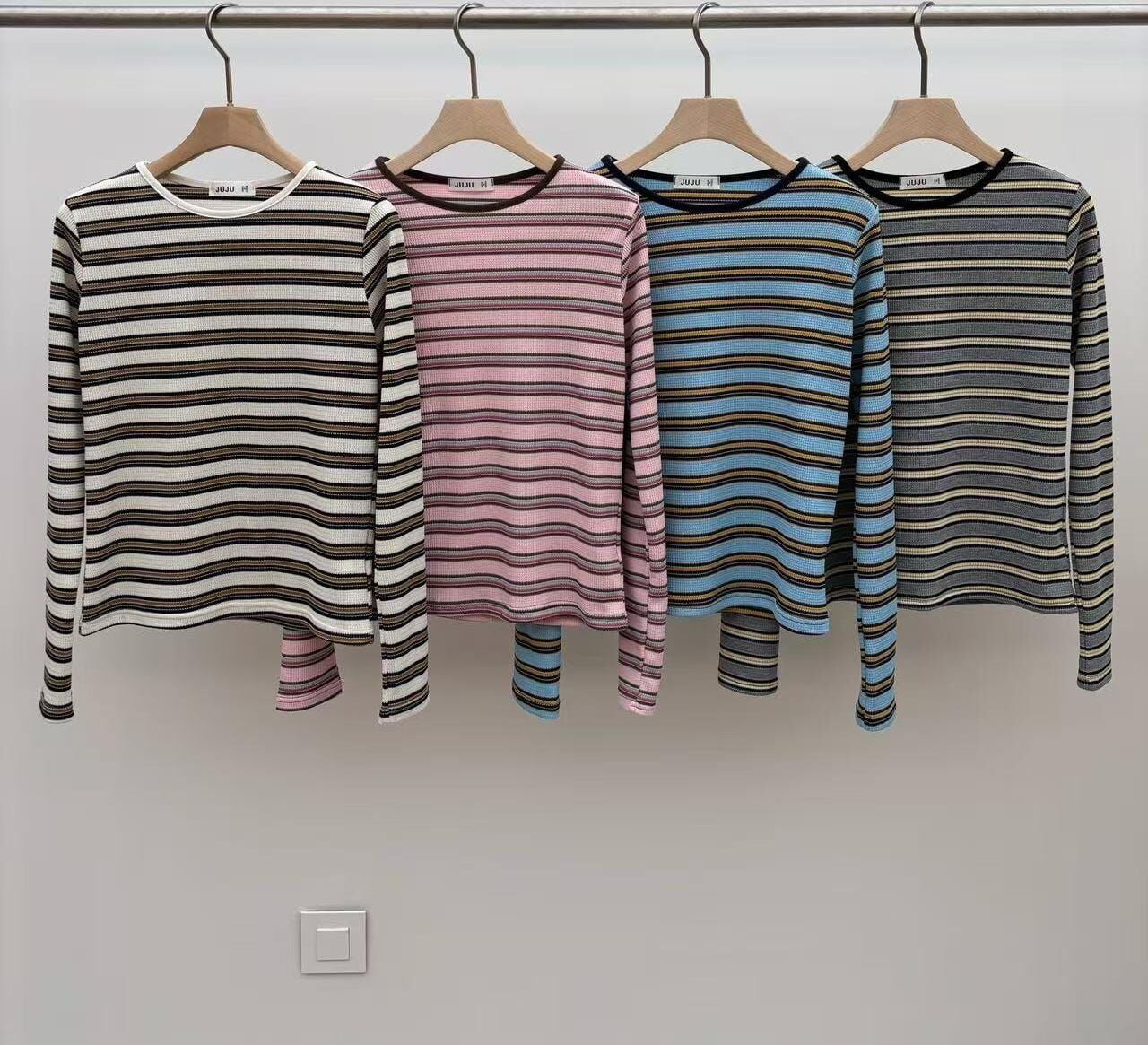 JU6012 跳跳糖色橫條上衣