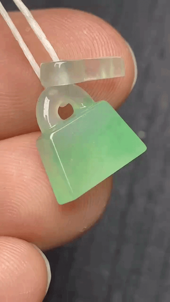 31543 翡翠高冰陽綠平安鎖一套