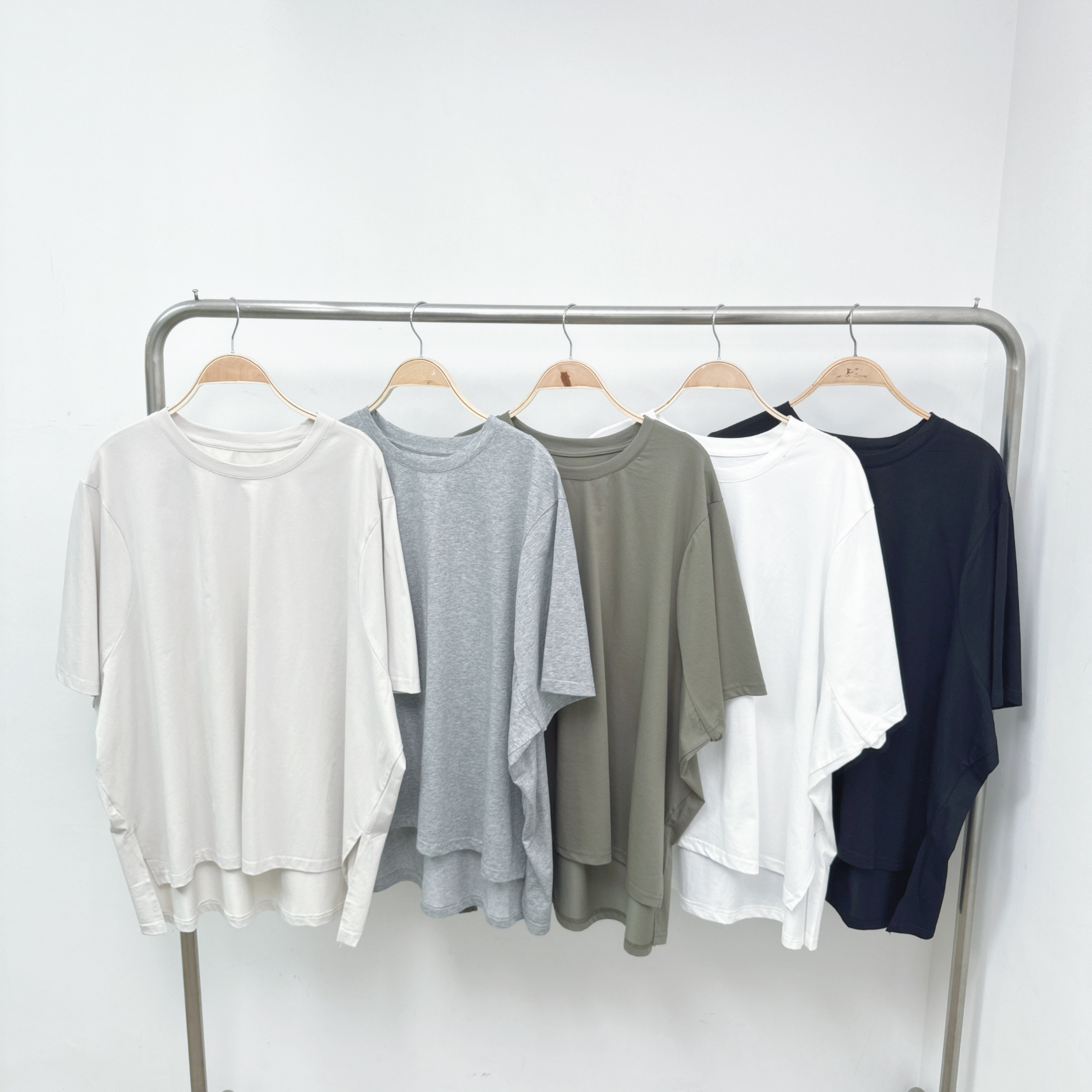 ⭐️⭐️【預訂】超大件側小開叉腳前短後長蝙蝠袖棉TOP (C25-C29)