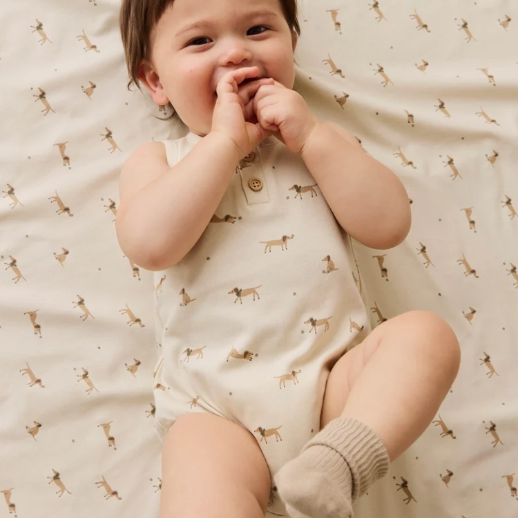 （預購）JAMIEKAY 臘腸狗無袖包屁衣 Organic Cotton Archie Playsuit - Play Ball Cassava