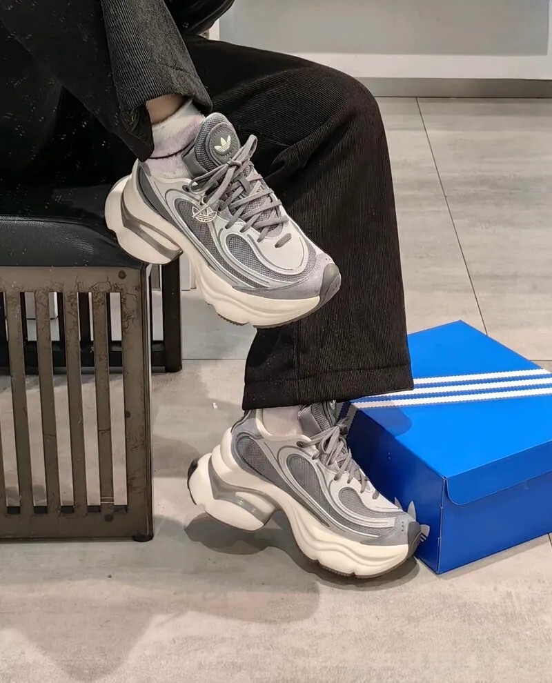 ADIDAS OZVENUZ 水泥灰 老爹 蝴蝶鞋