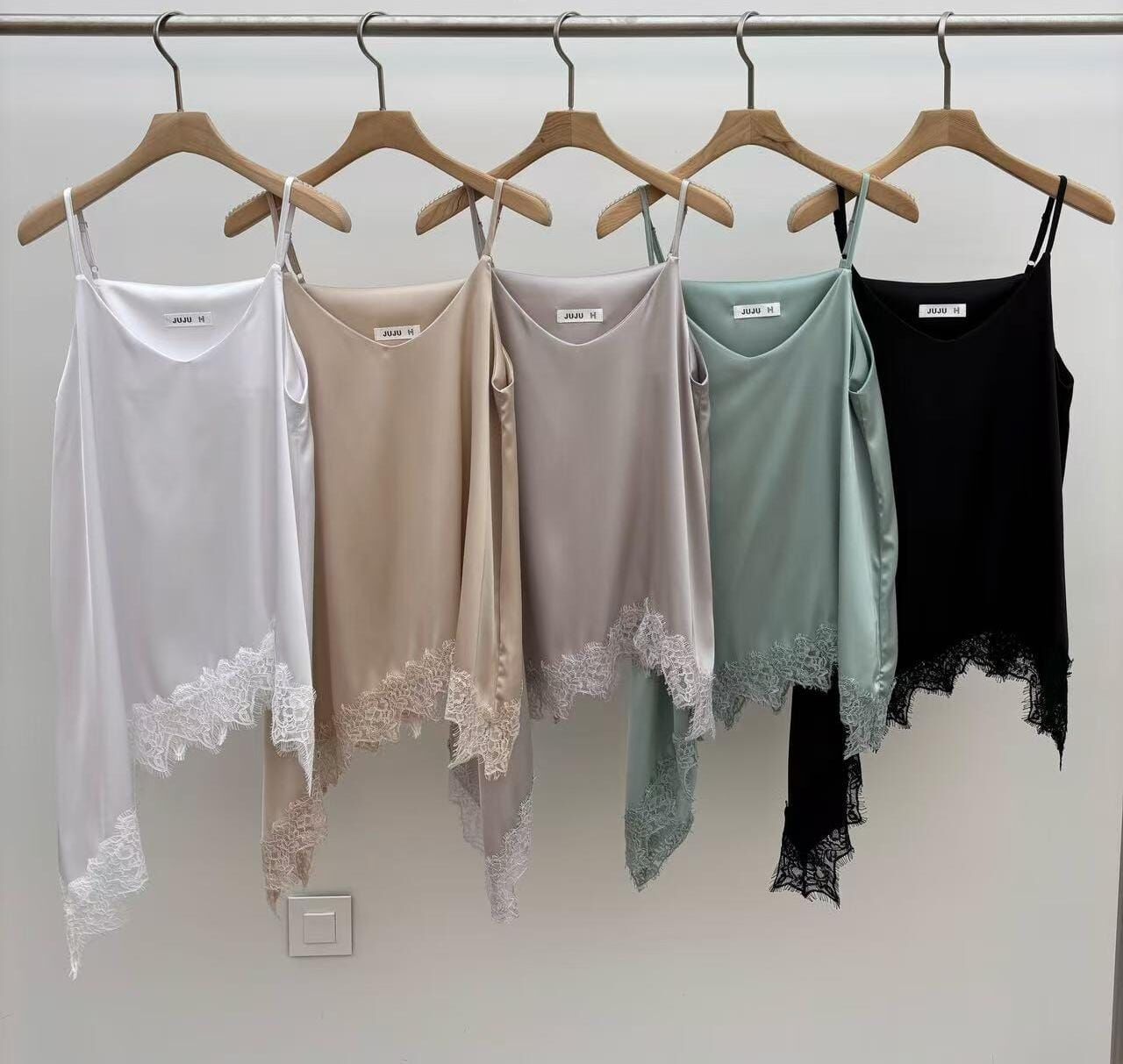 JU6016 斜蕾絲邊緞面細肩吊帶