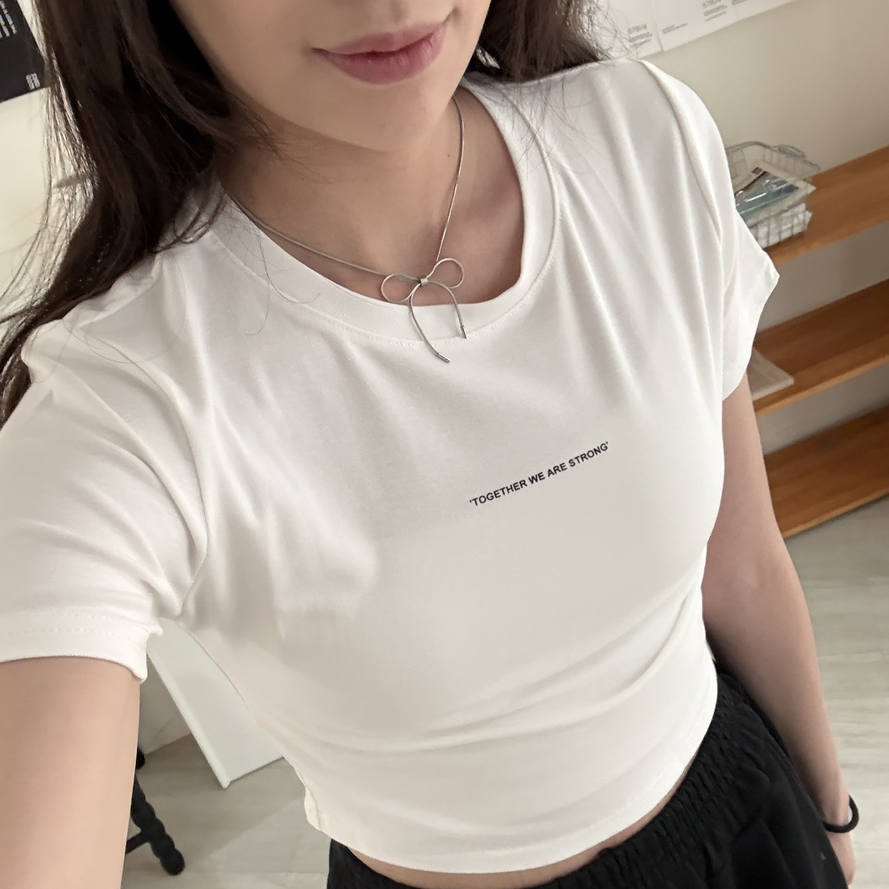 101 簡約英文字母短版上衣 (F)