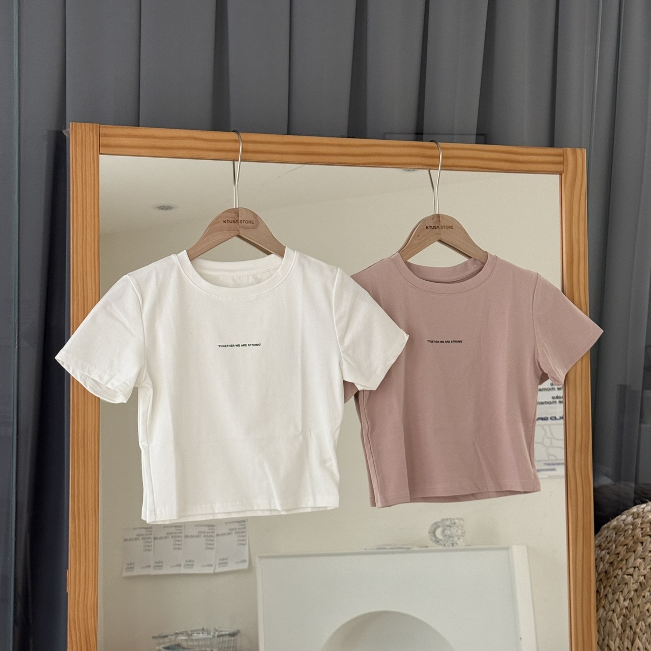 101 簡約英文字母短版上衣 (F)