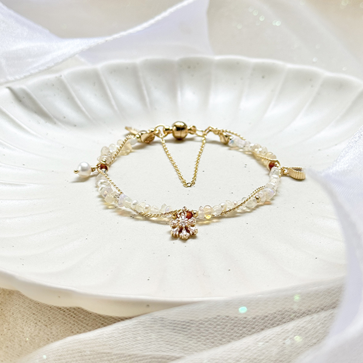 B16 / 生日花 • 拾貳月拾貳 • 冬石楠 – 珍珠蛋白石 – 手鍊