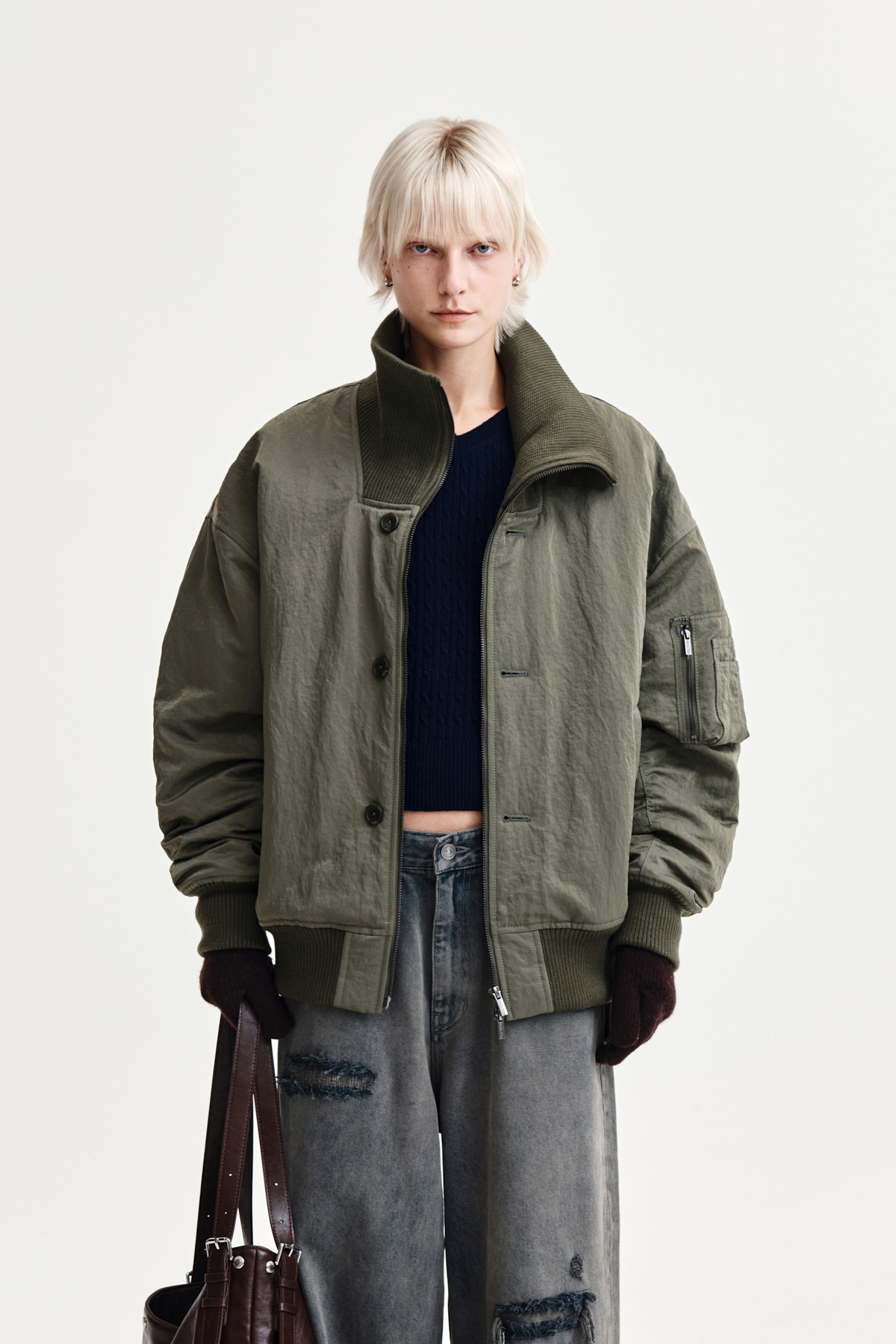 高領扣飾拉鍊夾克 卡其