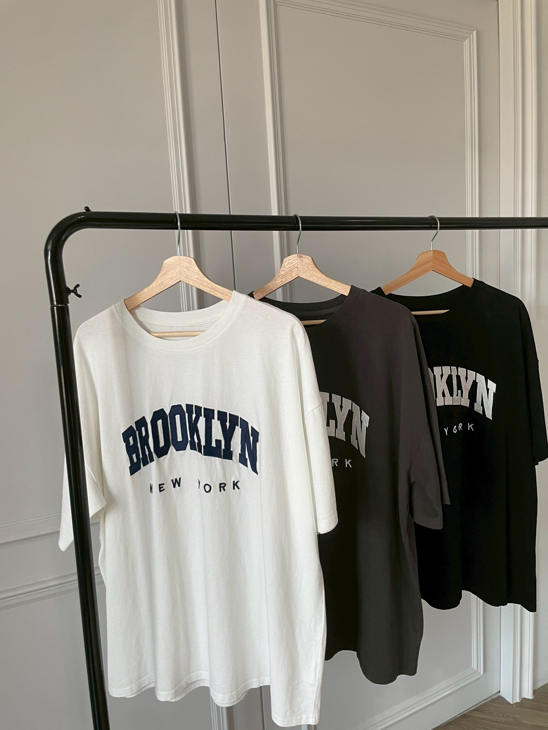 #AM68 寬鬆刺繡字母T(黑/灰/白)