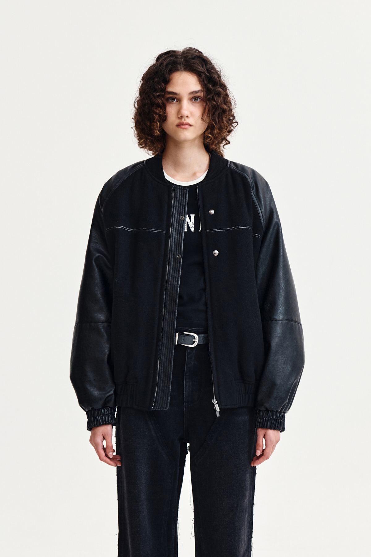 閃鑽鑲嵌標誌皮革拼接羊毛夾克女款 黑色