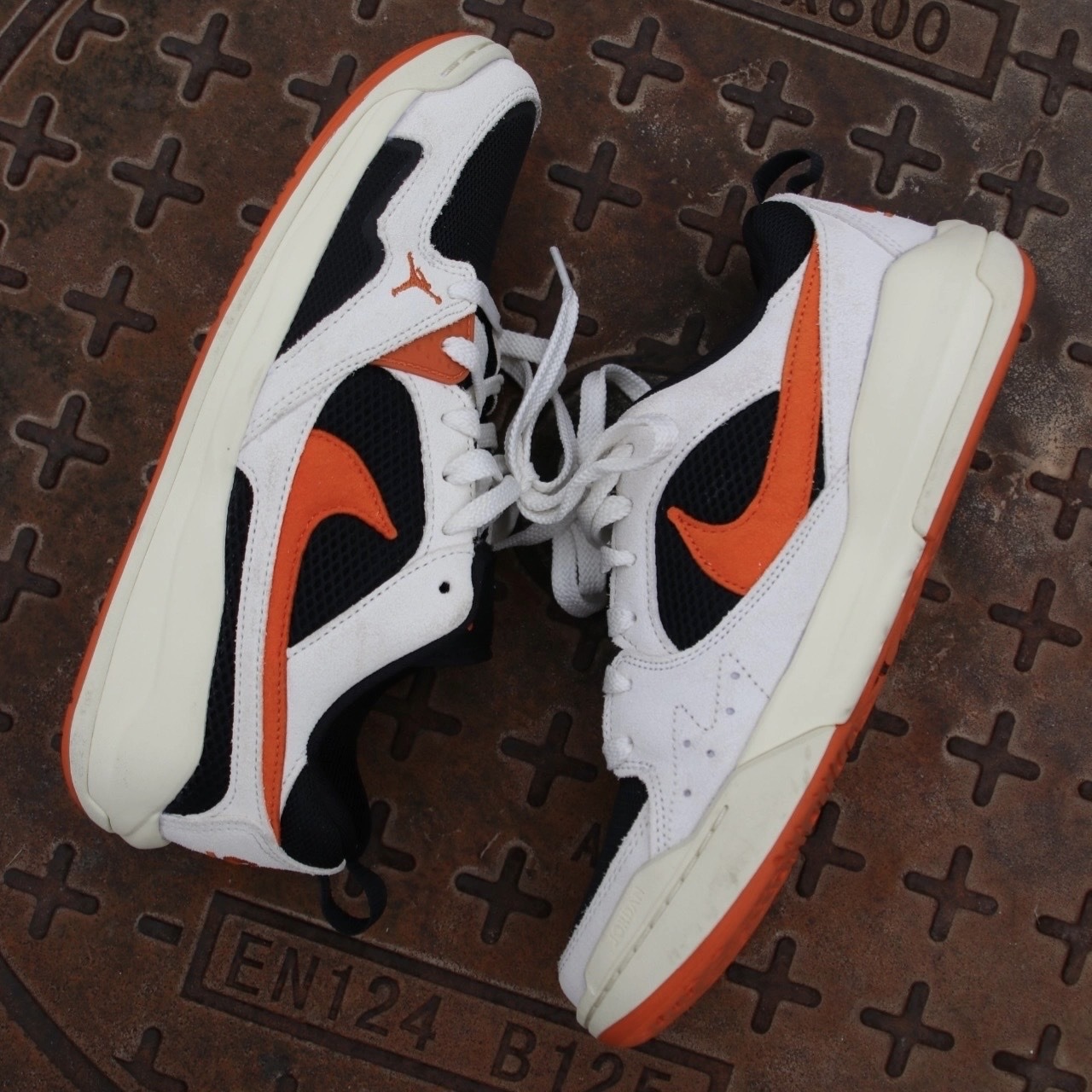 NIKE JORDAN CMFT ERA 白黑橘 拼接 網布 麂皮 休閒鞋 HJ6777-018