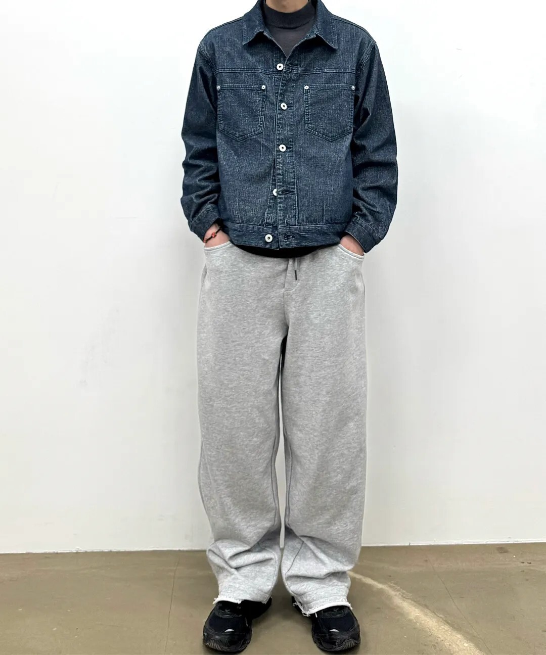 【OWN】TOFFEE 運動褲 寬鬆 闊腿 棉褲 捲邊 破損 鬆緊腰 寬褲 抽繩 新品 韓系 四季 不分男女 黑色 灰色