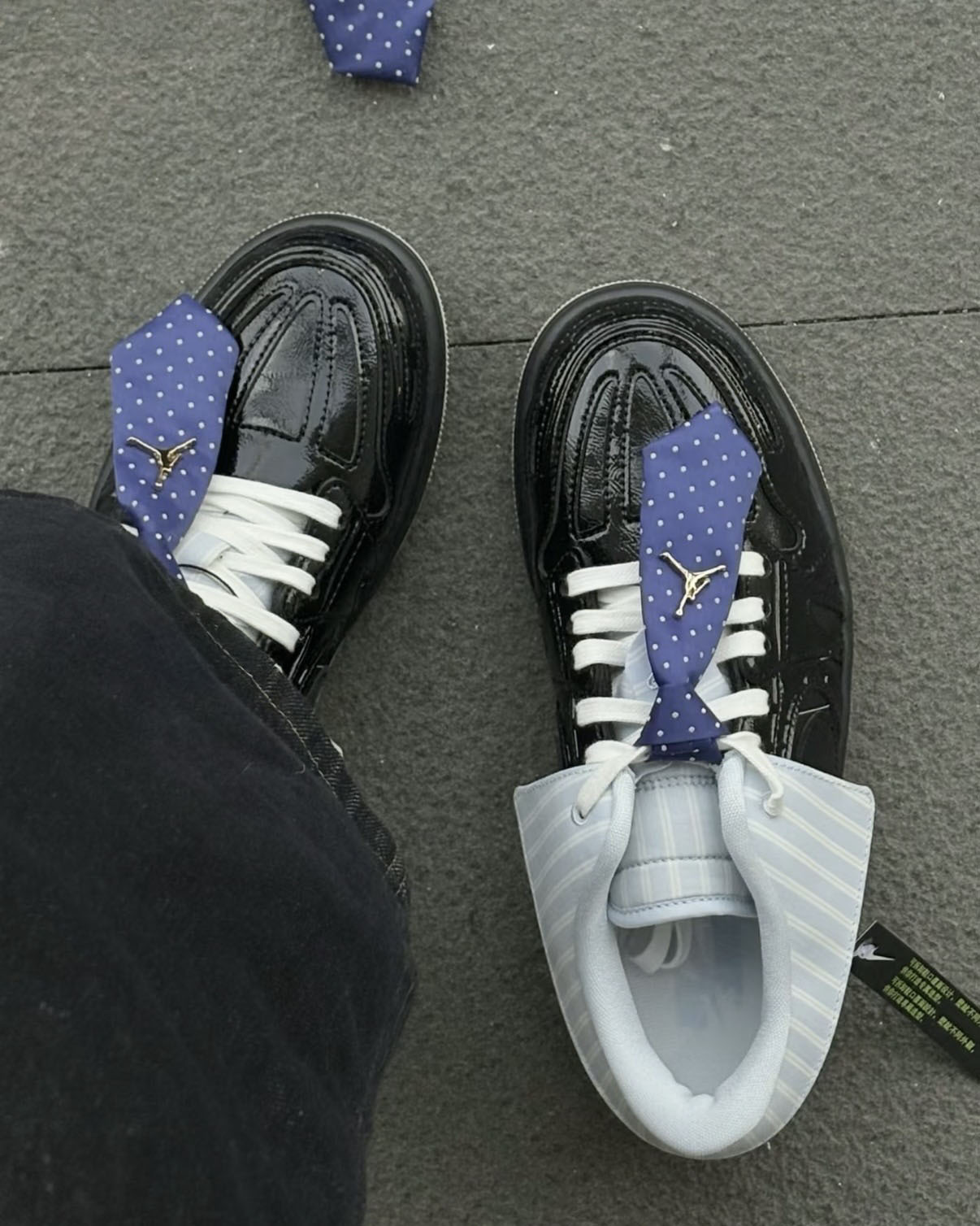 NIKE AIR JORDAN 1 MM V3 條紋 波點領帶 西裝風 金屬標誌 黑色 漆皮 女鞋 IR7554-001 / 預購