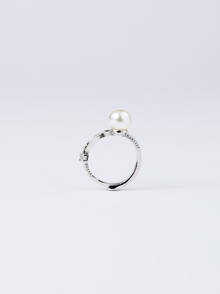 珍珠鑲鑽造型戒指
