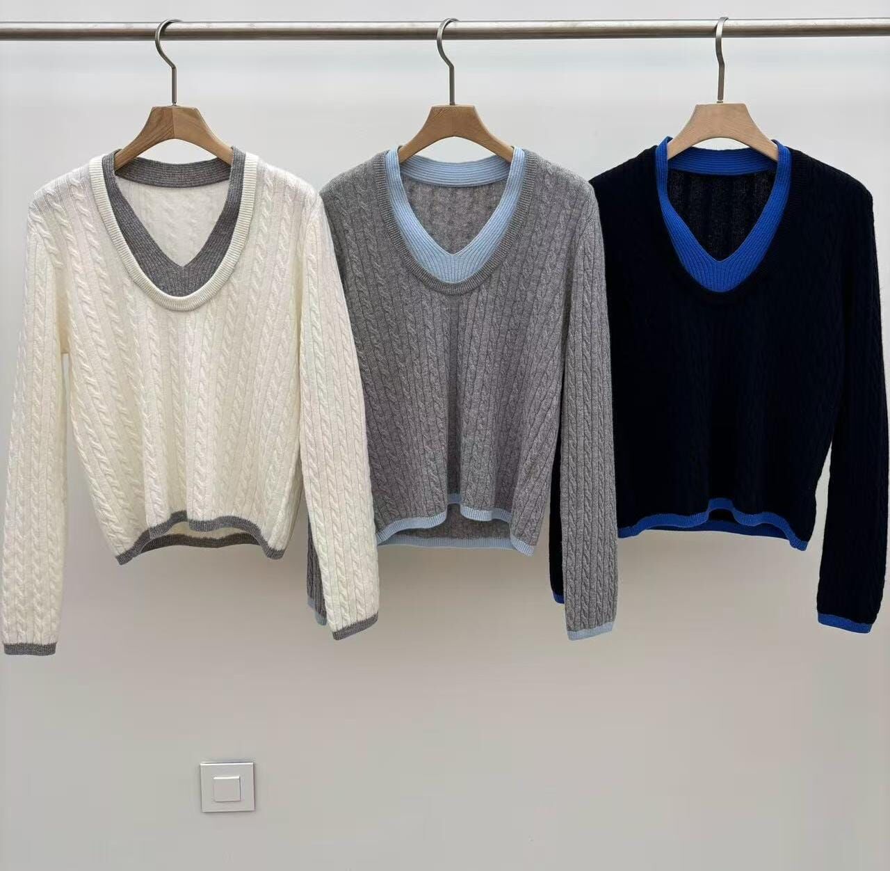 JU6036 日系撞色V領麻花毛衣